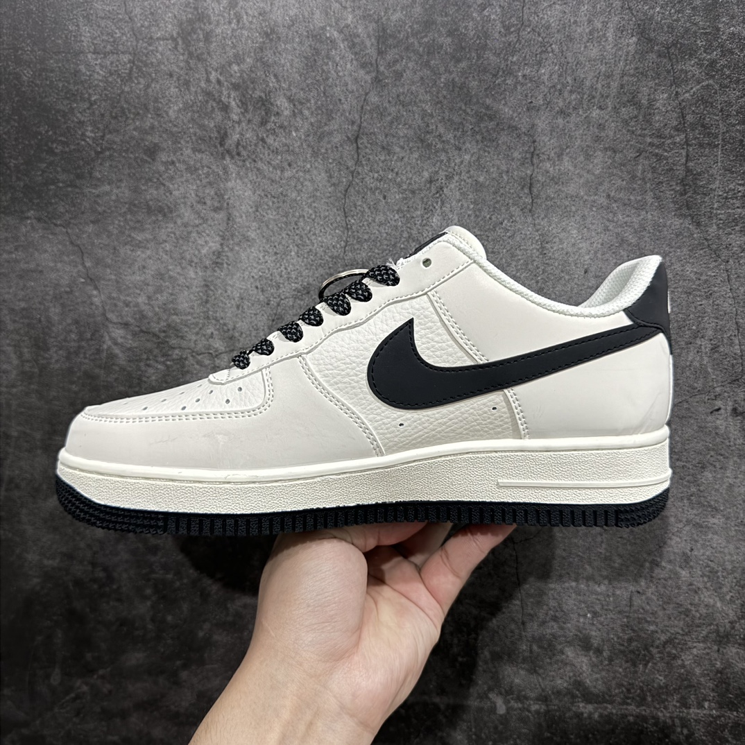 图片[2]-【公司级】海外限量发售！公司级NIke Air Force 1 \’07 Low “Supreme滑板系列–米黑” 空军一号 低帮 运动鞋 休闲鞋n折边针车 工艺难度大 原楦头原纸板 原装鞋盒 定制五金配件 内置全掌气垫 原厂鞋底 美国街头滑板鞋潮牌，红底白色的独特LOGO使Supreme引领潮流，鞋底中部加入了脚感柔软舒适ZoomAir气垫(附带Supreme专属定制1:25铝合金红色滑板车一枚)货号：HD1968-009 Size：36 36.5 37.5 38 38.5 39 40 40.5 41 42 42.5 43 44 44.5 45 编码；HXS310320-鞋库