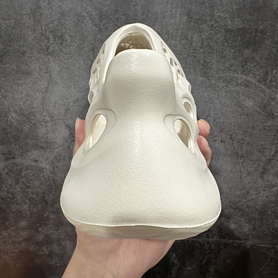 纯原版本YEEZYFoamRunner椰子洞洞骨白G55486一体注塑成型模具前后修改8/9次精密度要求