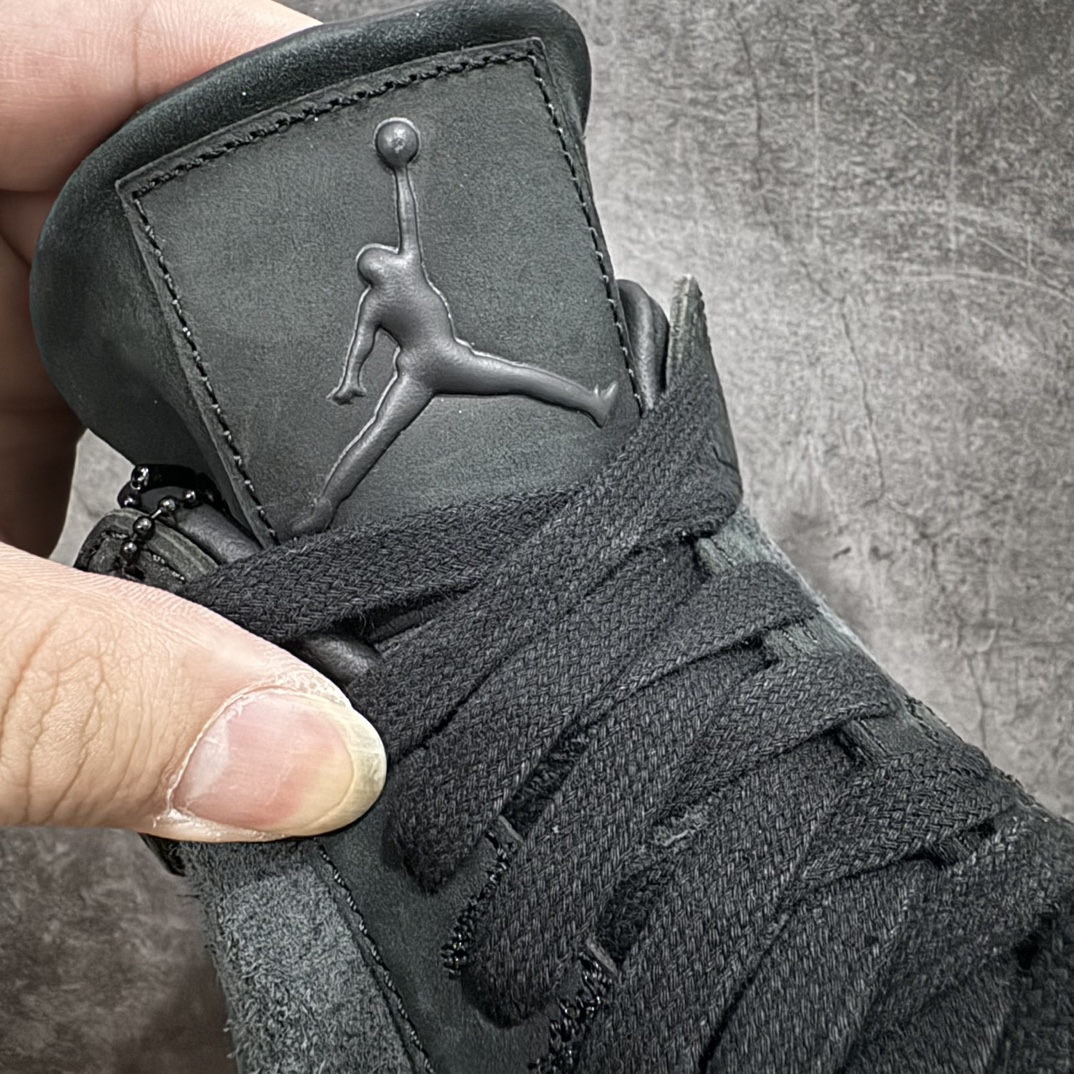 图片[6]-【老DT纯原 】KAWS x Air Jordan AJ4 \”Black\” 涂鸦联名纯黑 930155-001n翻水经典 历史细节最优 完美出货纯原市场最高工艺复刻 无色差修正 夜光大底调试 涂鸦、色卡与原版基本零差距 原厂麂皮定制 高密度原厂电绣鞋面涂鸦 原盒原配 独家配原鞋拆解开发 原楦原纸板开发 全市场最纯正四代版型 原底真实气垫 回弹反馈充足 完美鞋楦打造 市面最高工艺一切细节如图实拍 所见所得 原装头层皮冲裁Size：40 40.5 41 42 42.5 43 44 44.5 45 46 47.5 48.5 编码：T1590620-鞋库