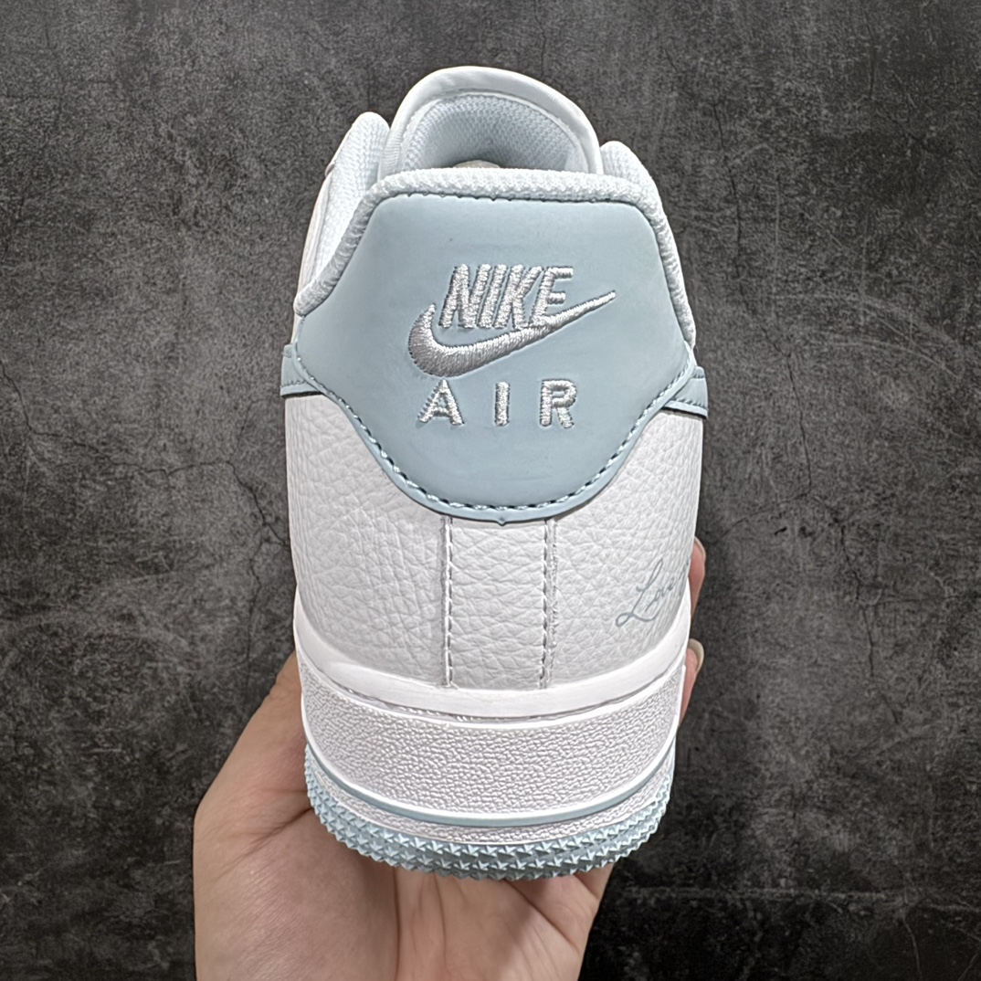 图片[4]-【公司级】海外限量发售 公司级 NOCTA×NIke Air Force 1 Low certified lover boy 冰蓝 经典空军一号低帮休闲板鞋 3m反光 原楦头原纸板 纯正空军版型 内置全掌气垫 原盒配件 原厂中底钢印 拉帮完美 货号：LO1718-061SIZE：36 36.5 37.5 38 38.5 39 40 40.5 41 42 42.5 43 44 44.5 45 编码：LF290300-鞋库