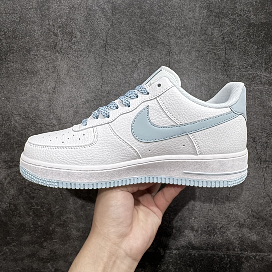 图片[2]-【公司级】海外限量发售 公司级 NOCTA×NIke Air Force 1 Low certified lover boy 冰蓝 经典空军一号低帮休闲板鞋 3m反光 原楦头原纸板 纯正空军版型 内置全掌气垫 原盒配件 原厂中底钢印 拉帮完美 货号：LO1718-061SIZE：36 36.5 37.5 38 38.5 39 40 40.5 41 42 42.5 43 44 44.5 45 编码：LF290300-鞋库