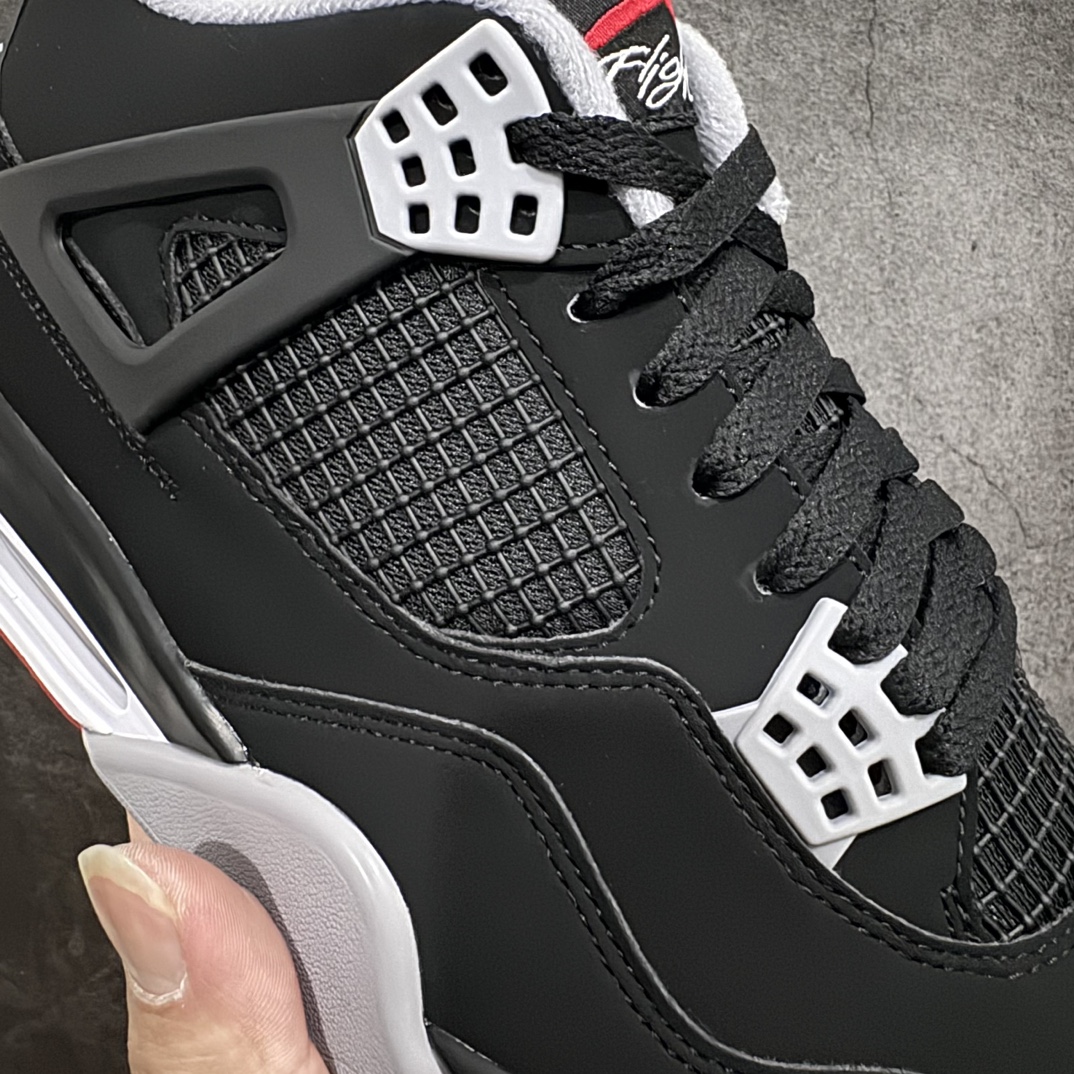 图片[3]-【纯原LW版本】Air Jordan AJ4 Retro 黑红公牛 308497-060n第一梯队最新批次 细节多次校对改良 接近完美 细节达到可过鉴定标准 耗时半年巨作 全套原纸板楦头开发 原厂特供皮料加持 确保原汁原味 完美呈现四代版型 一比一鞋头弧度高度鞋身弧度 数据细节工艺流程均保持原鞋一致 原厂TPU网格鞋带扣 正确内里网布 菱角分明不变形无多余毛边 柔软性质感一致于原鞋 原厂织唛标 原厂飞人电绣工艺 尾指中部跳三针 独家绑鞋带手法 印刷中底布 四线拉帮 米色美纹纸贴合固定 进口港宝加持 后跟自然饱满 全鞋荧光划线卡点 追求极致完美 每一双都是工艺品 多重QC质检 超越公司货的品控标准 实实在在的免检产品 尺码：40 40.5 41 42 42.5 43 44 44.5 45 46 47.5 48.5 编码：X10450480-鞋库