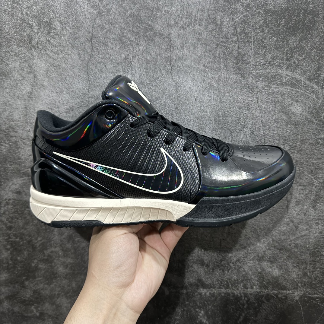 【OG纯原版本】Undefeated x NK ZOOM KOBE 4 Protro 漆皮联名 黑曼巴 CQ3869-001nOG纯原生产线科比四代 黑曼巴 #Zoom Turbo气垫➕后掌EVA缓震 实战配置直接拉满n#原楦纸板开发 鞋身流线型、后跟塑形，区分土肥圆n#原档数据3D打印 鞋面细节匹配原版n#全身鞋材卡料色独家定制 唯一正确喷漆SWOOSH#NK专利Flyknit飞线科技，给予鞋身足够抗扭矩力n#真实底模 实战利器 专供海外市场 Size：40 40.5 41 42 42.5 43 44 44.5 45 46 47.5  编码：OG440460-鞋库