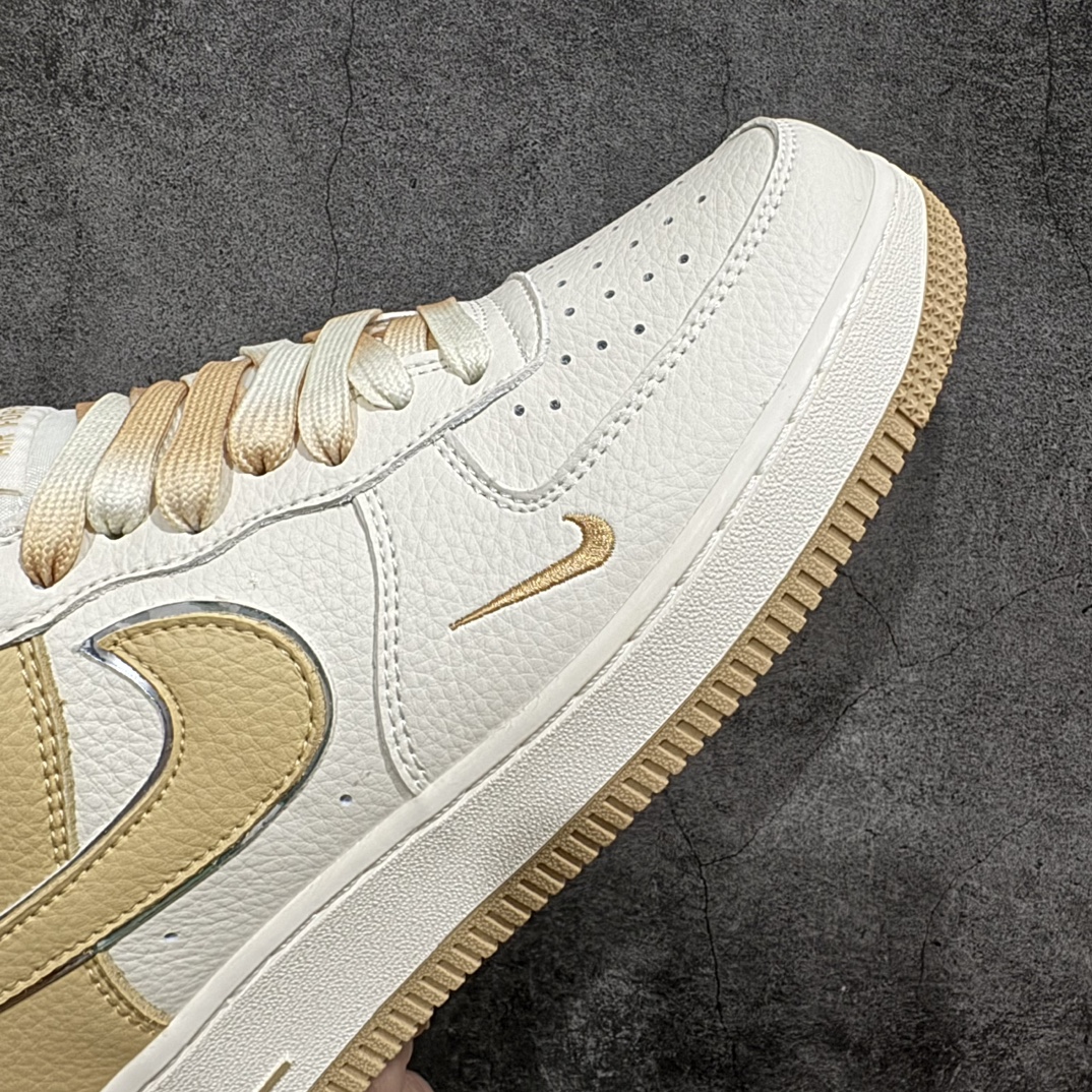 图片[6]-【公司级】Nike Air Force 1 Low 07 x TS 联名白沙黄满天星n原楦头原纸板 打造纯正低帮空军版型 专注外贸渠道 全掌内置蜂窝气垫原盒配件 原厂中底钢印、拉帮完美官方货号：IO5636 111 Size：36 36.5 37.5 38 38.5 39 40 40.5 41 42 42.5 43 44 44.5 45 编码：HXS270280-鞋库