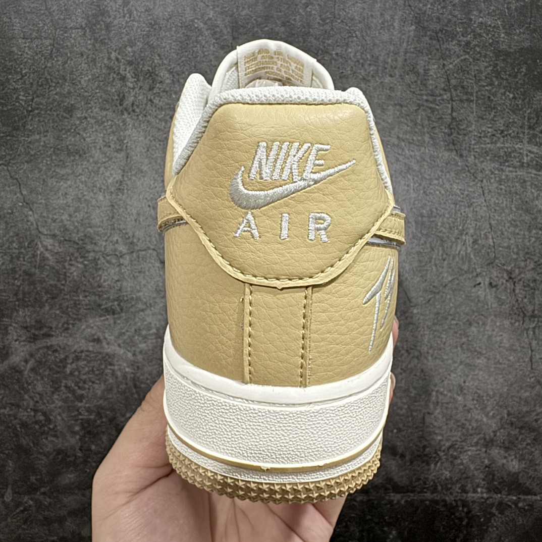 图片[4]-【公司级】Nike Air Force 1 Low 07 x TS 联名白沙黄满天星n原楦头原纸板 打造纯正低帮空军版型 专注外贸渠道 全掌内置蜂窝气垫原盒配件 原厂中底钢印、拉帮完美官方货号：IO5636 111 Size：36 36.5 37.5 38 38.5 39 40 40.5 41 42 42.5 43 44 44.5 45 编码：HXS270280-莆田鞋批发中心