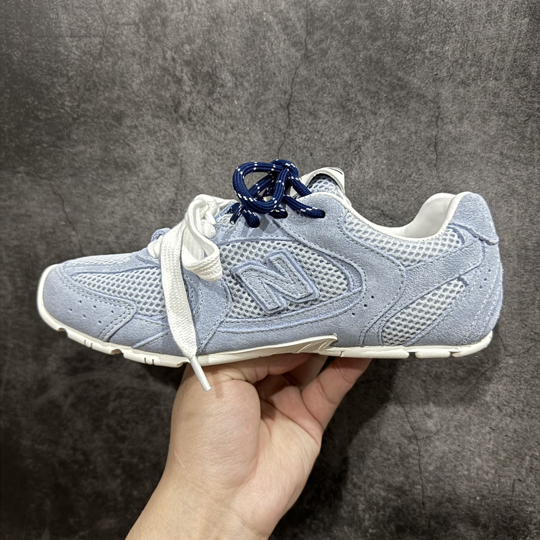 图片[2]-【广东纯原版本】Miumiu x New Balance NB24S联名款运动鞋  缪缪大秀上爆出的这双与New Balance 新百伦联名款运动 球鞋 后全球各大代购官网火爆上市.24s开春走秀场曝光、非常流行的美拉德配色平底鞋，双鞋带设计、独特风格，非常有质感！上脚非常轻便 百搭 全球以及国内社交平台已爆众多上脚图 多位顶级流量明星立捧n面料:  原版定制牛反绒n内里:  进口透网布拼接羊皮里n鞋底:  原版开模牛筋大底n底厚：2.5CM 尺码：35 36 37 38 39 40 编码：KH360380-鞋库