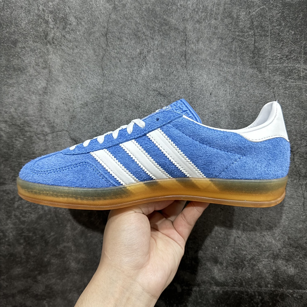 图片[2]-【KX纯原版】Adidas Originals Gazelle Indoor蓝白色 HQ8717 三叶草复古休闲防滑耐磨低帮板鞋nn正确粗反绒皮 正确鞋舌正确侧面压印凹陷烫金GAZELLE字母 海玻璃足弓鞋垫背部刷胶n纸板中底也都是同步原鞋 高价零售主推版本 尺码：35 36 36.5 37 38 38.5 39 40 40.5 41 42 42.5 43 44 44.5 45 46 47 编码：MF230250-鞋库