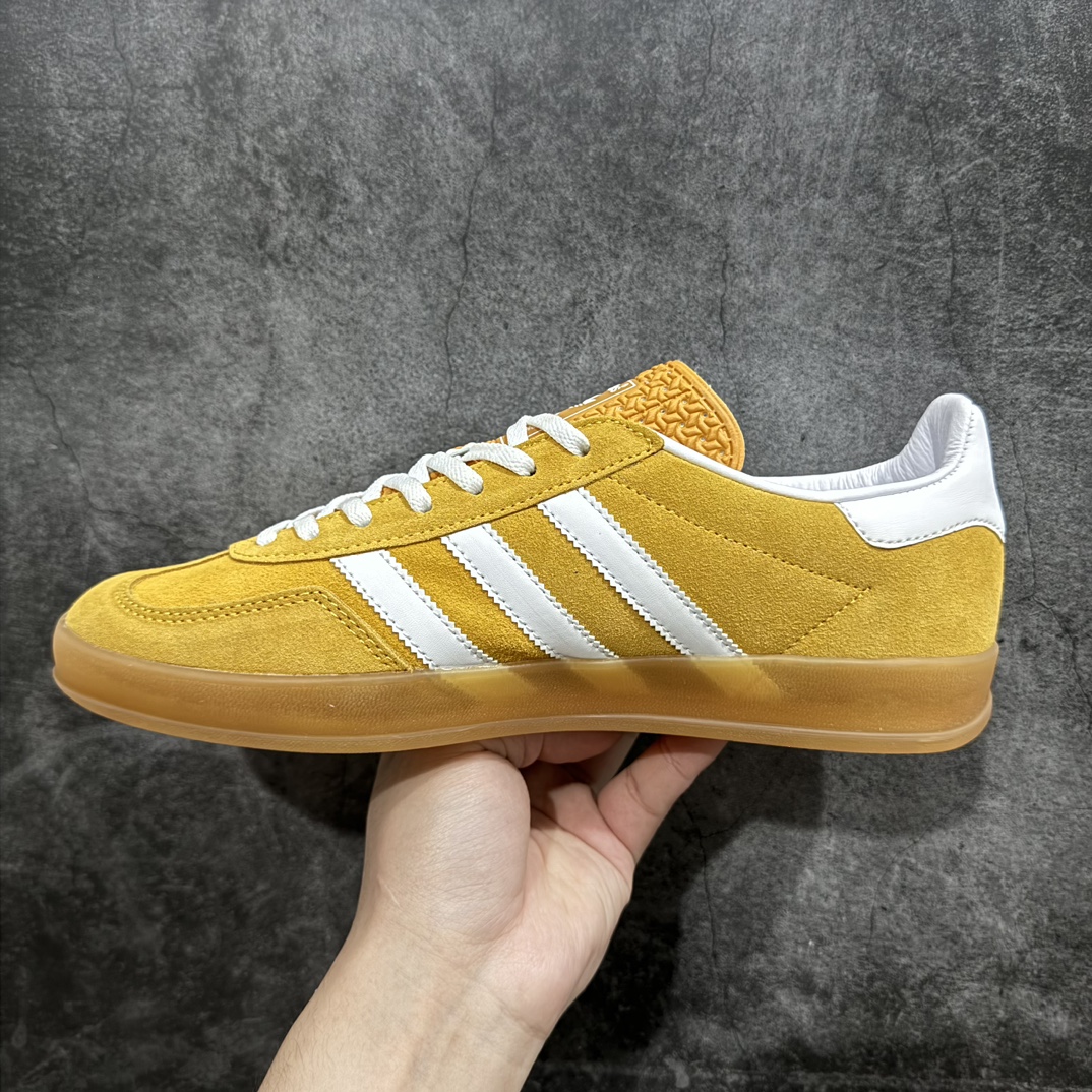 图片[2]-【Top版本】AD Original Gazelle Indoor Trainers 瞪羚室内鞋系列低帮复古百搭休闲运动德训风板鞋 黄白 HQ8716n这个版本此批次皮料翻毛效果不太明显n后期改进后主推nSIZE：35.5 36 36.5 37 38 38.5 39 40 40.5 41 42 42.5 43 44 44.5 45 46 47.5 编码：X10250270-莆田鞋批发中心