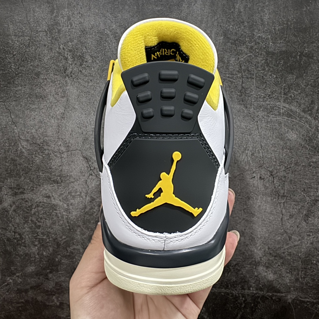 图片[4]-【OG纯原】Air Jordan AJ4 Retro 白黄雷公 AQ9129-101n圈内知名大厂出货全套原纸板楦头开发 原厂特供皮料加持 确保原汁原味 完美呈现四代版型 一比一鞋头弧度高度鞋身弧度 数据细节工艺流程均保持原鞋一致 原厂TPU网格鞋带扣 正确内里网布 菱角分明不变形无多余毛边 柔软性质感一致于原鞋 市场唯一原厂鞋扣模具 背面可见隐藏注塑口 原厂织唛标 原厂飞人电绣工艺 尾指中部跳三针 独家绑鞋带手法 印刷中底布 四线拉帮 米色美纹纸贴合固定 进口港宝加持 后跟自然饱满 全鞋荧光划线卡点 追求极致完美 每一双都是工艺品 多重QC质检 超越公司货的品控标准 实实在在的免检产品  尺码：40 40.5 41 42 42.5 43 44 44.5 45 46 47.5  编码：OG480500-鞋库