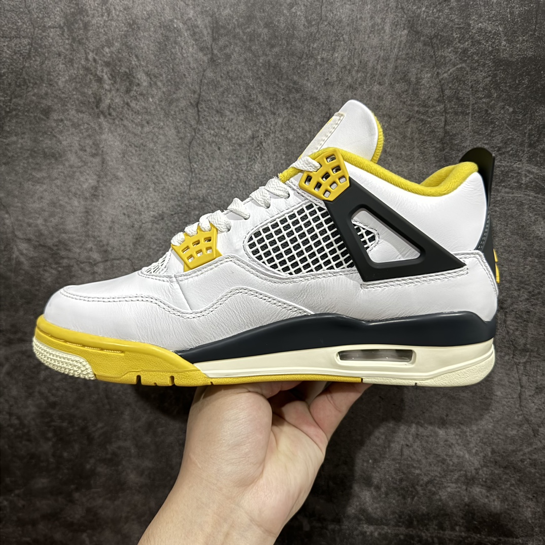 图片[2]-【OG纯原】Air Jordan AJ4 Retro 白黄雷公 AQ9129-101n圈内知名大厂出货全套原纸板楦头开发 原厂特供皮料加持 确保原汁原味 完美呈现四代版型 一比一鞋头弧度高度鞋身弧度 数据细节工艺流程均保持原鞋一致 原厂TPU网格鞋带扣 正确内里网布 菱角分明不变形无多余毛边 柔软性质感一致于原鞋 市场唯一原厂鞋扣模具 背面可见隐藏注塑口 原厂织唛标 原厂飞人电绣工艺 尾指中部跳三针 独家绑鞋带手法 印刷中底布 四线拉帮 米色美纹纸贴合固定 进口港宝加持 后跟自然饱满 全鞋荧光划线卡点 追求极致完美 每一双都是工艺品 多重QC质检 超越公司货的品控标准 实实在在的免检产品  尺码：40 40.5 41 42 42.5 43 44 44.5 45 46 47.5  编码：OG480500-莆田鞋批发中心