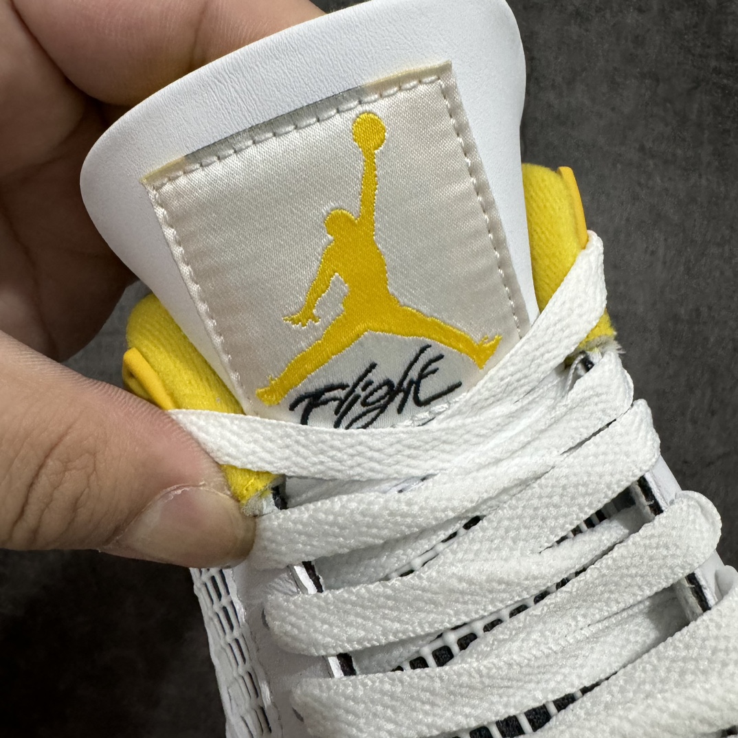 图片[5]-【OG纯原】Air Jordan AJ4 Retro 白黄雷公 AQ9129-101n圈内知名大厂出货全套原纸板楦头开发 原厂特供皮料加持 确保原汁原味 完美呈现四代版型 一比一鞋头弧度高度鞋身弧度 数据细节工艺流程均保持原鞋一致 原厂TPU网格鞋带扣 正确内里网布 菱角分明不变形无多余毛边 柔软性质感一致于原鞋 市场唯一原厂鞋扣模具 背面可见隐藏注塑口 原厂织唛标 原厂飞人电绣工艺 尾指中部跳三针 独家绑鞋带手法 印刷中底布 四线拉帮 米色美纹纸贴合固定 进口港宝加持 后跟自然饱满 全鞋荧光划线卡点 追求极致完美 每一双都是工艺品 多重QC质检 超越公司货的品控标准 实实在在的免检产品  尺码：40 40.5 41 42 42.5 43 44 44.5 45 46 47.5  编码：OG480500-莆田鞋批发中心