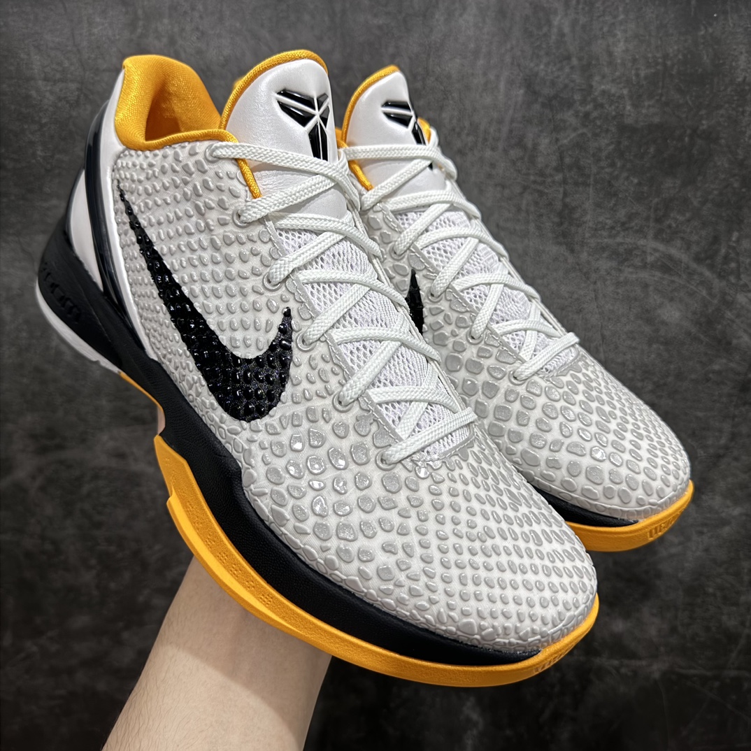 【GX美版】NK Zoom KOBE 6 Protro 科比六代黑黄季后赛CW2190-100n完美复刻公司货 前掌超大Zoom Turbo气垫后掌EVA缓震 真正的原汁原味 还原ZP脚感全身鞋材卡料色独家定制 唯一正确喷漆工艺Swoosh 正确凹凸蛇鳞工艺 正确鞋面渐变效果 内全置真动飞态线 独立原厂模具 最大尺码达到48.5码 首批不拼图大几率过验 亲测已过 支持各种高强度实战  尺码：40 40.5 41 42 42.5 43 44 44.5 45 45.5 46 47.5 48.5 49.6 50.5 编码：T1500540-鞋库