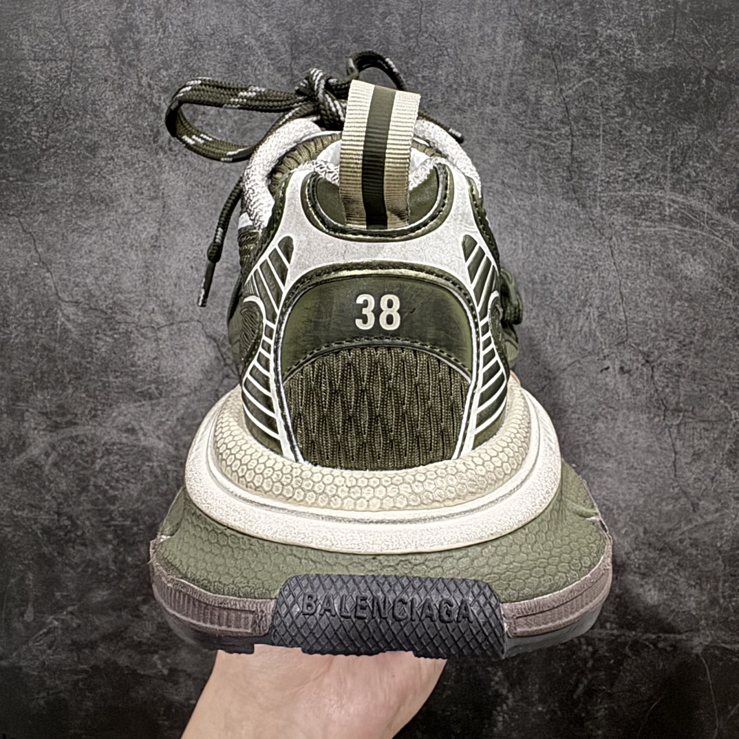 图片[4]-【XA版本】BALENCIAGA 3XL Sneakers巴黎世家十代网布系带低帮走秀复古老爹鞋全套原纸板楦头开发 最原汁原味的灵魂版型全鞋荧光划线卡点 胶水把控整洁度追求极致完美每一双都是工艺品 多重QC质检 超越公司货的品控标准实实在在的免检产品 原盒原配 正确字体电绣 粗细、位置、大小正确 侧边TPU 透气孔匹配意产原版 正确分离大底 TPU软底 原版一致大底LOGO 立体感十足 原厂皮料水洗做旧 采购原厂网纱 不含皮革 网布材料和聚氨酯 磨损效果 鞋头边缘和后帮 Balenciaga 徽标 鞋面和后跟凸印尺码 鞋舌 3XL 橡胶品牌标识和反光细节 鞋帮拉袢和鞋舌拉祥 配反光细节 备用鞋带在鞋履前侧 可在穿着前取下 便于不同造型搭配 偏大一码 尺码：35 36 37 38 39 40 41 42 43 44 45 46 编码：DF390410-鞋库