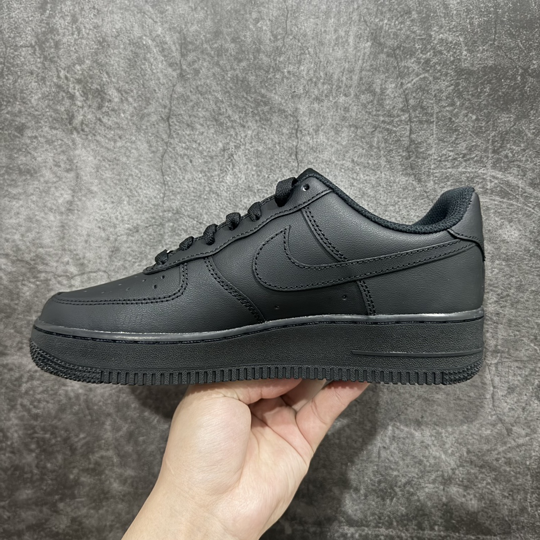 图片[2]-【DT纯原版】NK Air Force 1 Low \’07 空军一号低帮经典板鞋 纯黑DD8959-001nn知名大厂出品 同步官方全新版本 不规则波浪大底咬花 全鞋电脑针车 工整有序 视觉效果满分 原厂拉帮手法 标准四线 密度针距针孔大小控制到位 原装反口里网布海绵 正确卡色网眼大小 新版鞋撑改用纸团代替 原厂港宝加持完美还原灵魂版型 原盒原配从里到外百分百还原 原厂全头层原厂皮料 原标原盒 内置Sole气垫 中底白色背胶 中底划线 已经无限的接近公司 原厂楦头 原厂刺绣 后跟弧度修正 独家私模最大开发到47.5  尺码：36 36.5 37.5 38 38.5 39 40 40.5 41 42 42.5 43 44 44.5 45 46  编码：LF190220-莆田鞋批发中心