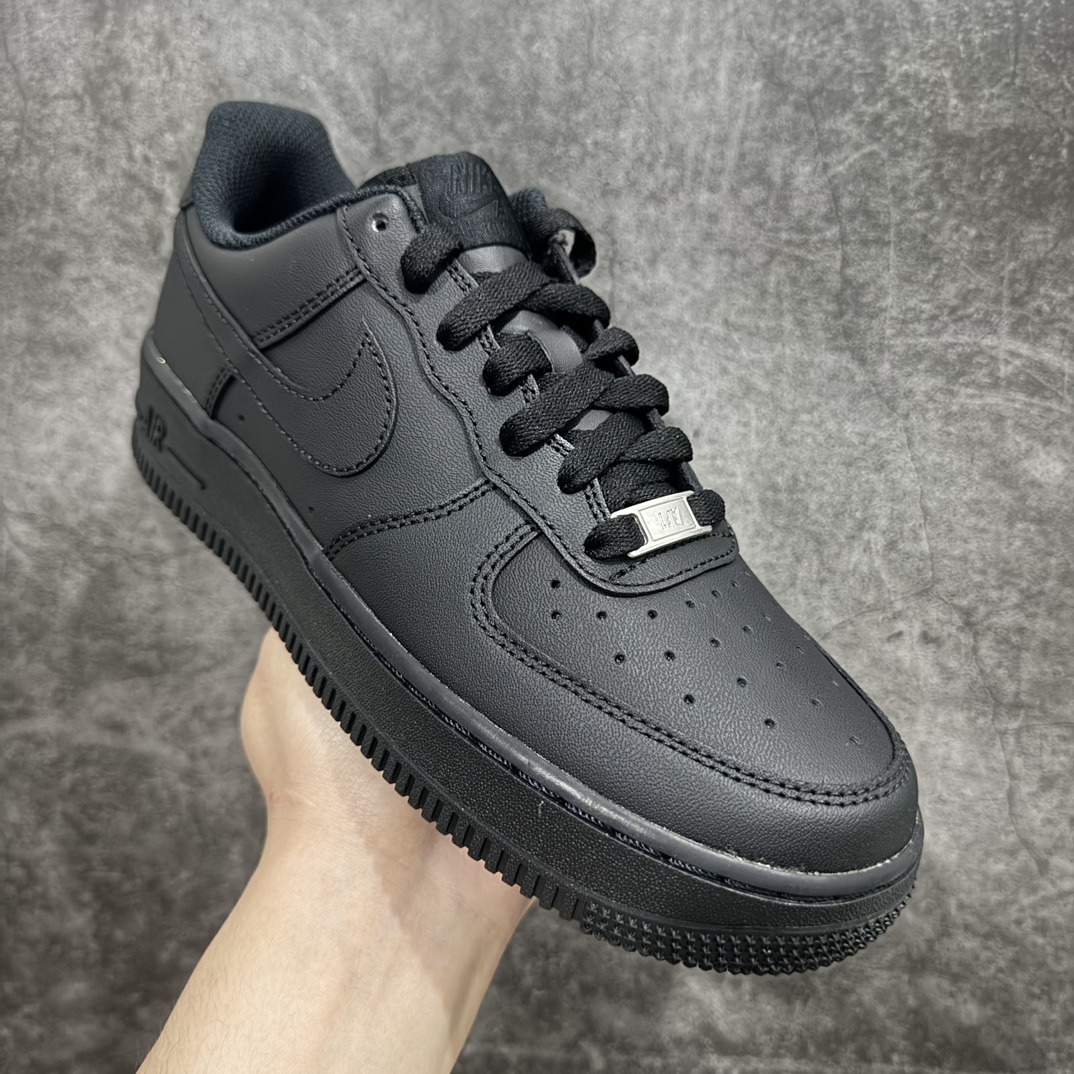 图片[3]-【DT纯原版】NK Air Force 1 Low \’07 空军一号低帮经典板鞋 纯黑DD8959-001nn知名大厂出品 同步官方全新版本 不规则波浪大底咬花 全鞋电脑针车 工整有序 视觉效果满分 原厂拉帮手法 标准四线 密度针距针孔大小控制到位 原装反口里网布海绵 正确卡色网眼大小 新版鞋撑改用纸团代替 原厂港宝加持完美还原灵魂版型 原盒原配从里到外百分百还原 原厂全头层原厂皮料 原标原盒 内置Sole气垫 中底白色背胶 中底划线 已经无限的接近公司 原厂楦头 原厂刺绣 后跟弧度修正 独家私模最大开发到47.5  尺码：36 36.5 37.5 38 38.5 39 40 40.5 41 42 42.5 43 44 44.5 45 46  编码：LF190220-鞋库