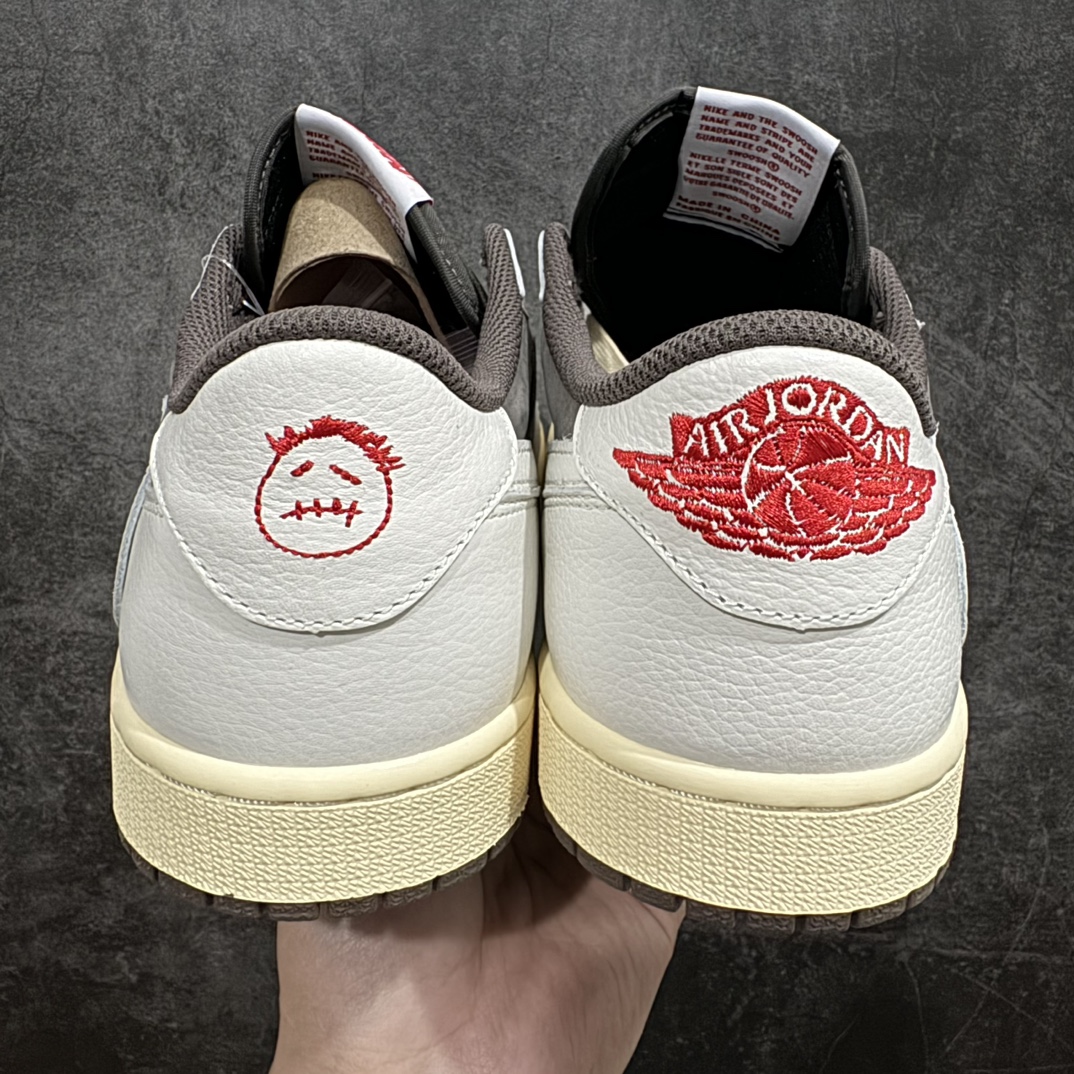 图片[7]-【全新DG2.0版】Air Jordan 1 x Travis ScottnAJ1 x TS联名白棕倒钩3.0  DM7866-162nnn全新版本出货 巅峰品质 天花板级别n细节改进版 实拍所见即所得 自行揣摩n此版在各大纯原阵营中 绝对是Top级别的存在‼️n实物过于完美 高端零售主推版本 关键价格也不杀猪💪🏻nn纯原第一梯队版本 细节均没毛病 品质自观实拍👇🏻n所有皮料均来自原厂 所有细节均多次校对n针车效果同步原鞋 刺绣拉到原厂定做n原楦原纸板开发 后跟弧度收口自然不对折极致一眼正品既视感 进口玻璃冲刀皮料裁剪零毛边承诺百分百一致原鞋 鞋面清洁度最高 QC检验标准 控制溢胶 鞋盒、防尘纸 配件鞋带 均采购来自原厂n 尺码：36-47.5 编码：LJQ400430-鞋库