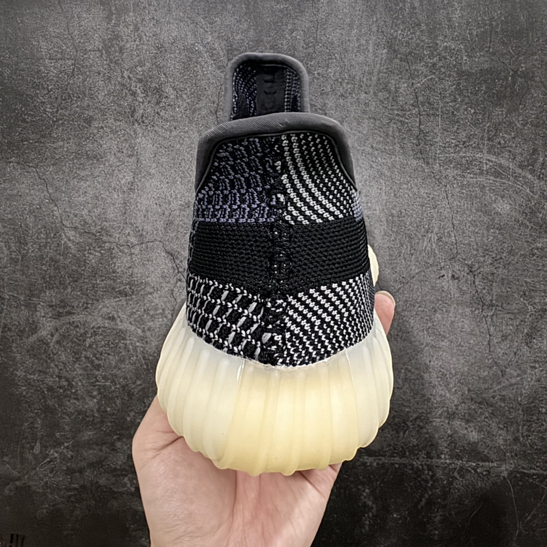 图片[4]-【顶级巴斯夫】Yeezy 350 Boost V2 阿迪达斯椰子350二代 全新黑白奥利奥 FZ5000n整双鞋以编织鞋面打造，视觉上比前一代更具层次感。侧透部分与此前版本不同，采用半透明设计，增强透气性，更加适合夏季的氛围 尺码：36 36.5 37 38 38.5 39 40 40.5 41 42 42.5 43 44 44.5 45 46 47 48 编码：X10280320-鞋库