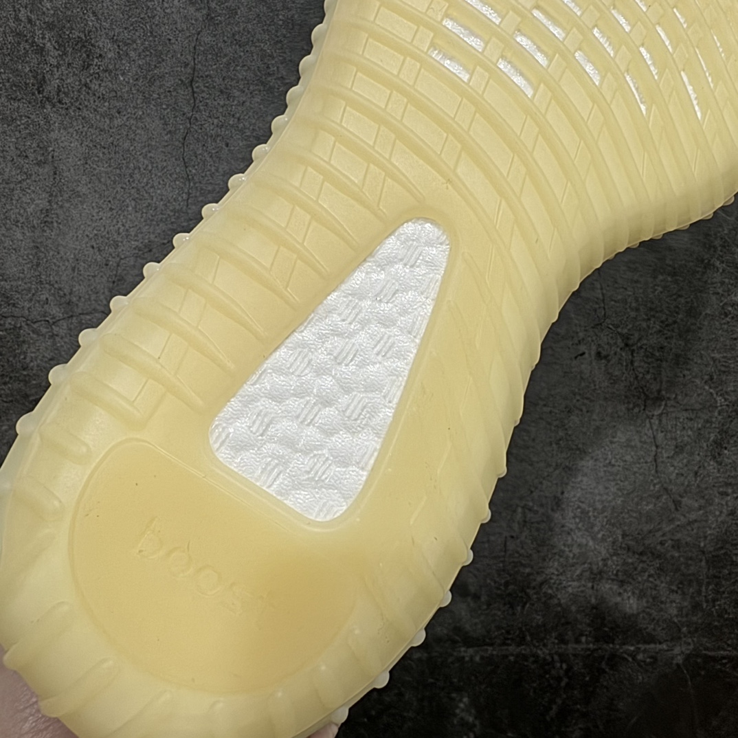 图片[9]-【顶级巴斯夫】Yeezy 350 Boost V2 阿迪达斯椰子350二代 全新黑白奥利奥 FZ5000n整双鞋以编织鞋面打造，视觉上比前一代更具层次感。侧透部分与此前版本不同，采用半透明设计，增强透气性，更加适合夏季的氛围 尺码：36 36.5 37 38 38.5 39 40 40.5 41 42 42.5 43 44 44.5 45 46 47 48 编码：X10280320-鞋库