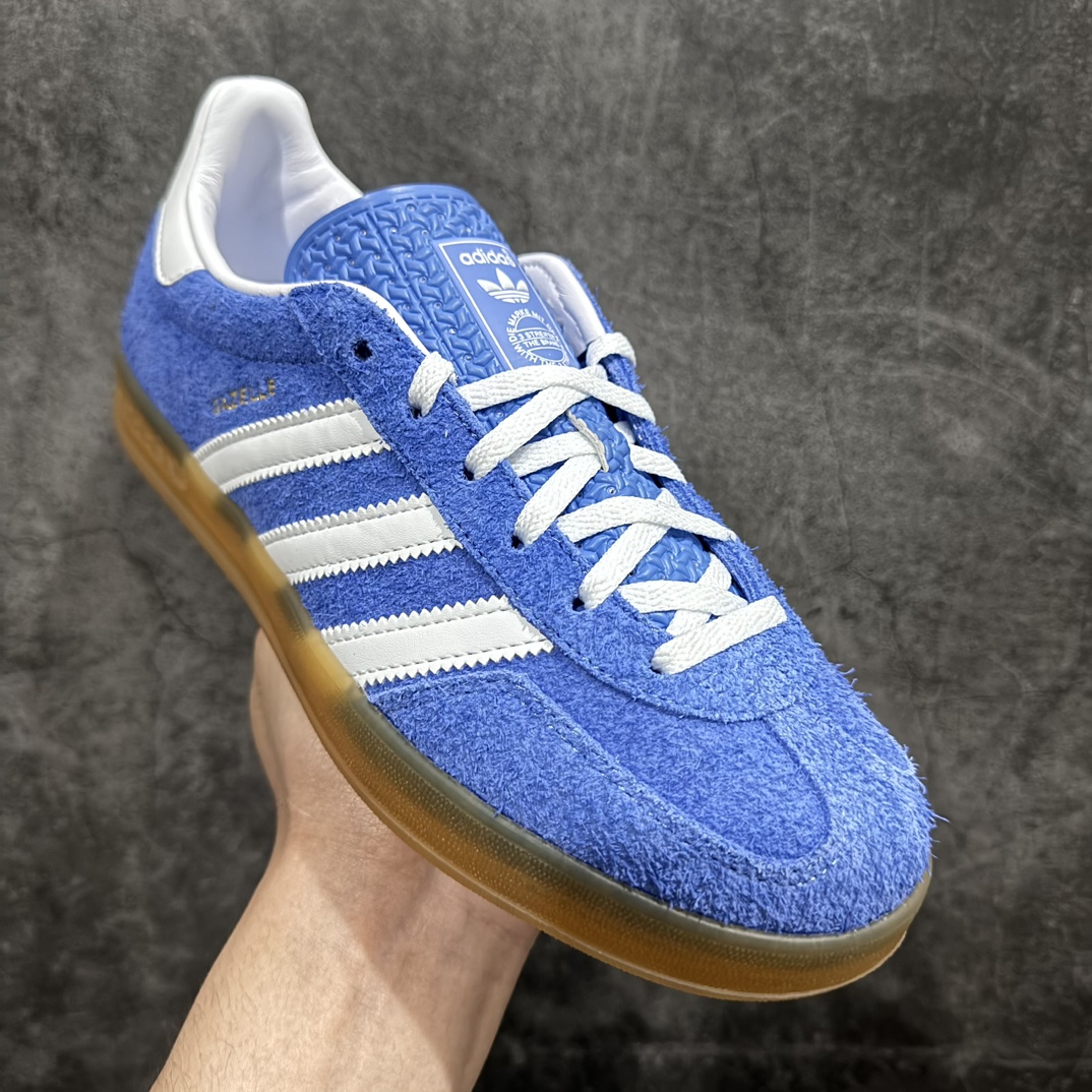 图片[3]-【纯原M版】Adidas Originals Gazelle Indoor  防滑低帮T头德训鞋 GZ复古系列 蓝白 HQ8717n知名纯原工厂💪🏻n正确猪八材料 毛绒感质感都特别强 非普通版本n市场顶级版本完美还原zp细节，注意区别市场任何版本，完全不是一路货色‼️n全鞋原材料打造，无任何色差，正确鞋型，后跟港宝材料定型，正确微透生胶大底，反口内里头层细腻小牛皮，纸板中底 鞋垫背胶，侧面正确烫金压印字母，所有细节完美还原‼️ 尺码：36 36.5 37 38 38.5 39 40 40.5 41 42 42.5 43 44 44.5 45 46 编码：JY270290-莆田鞋批发中心