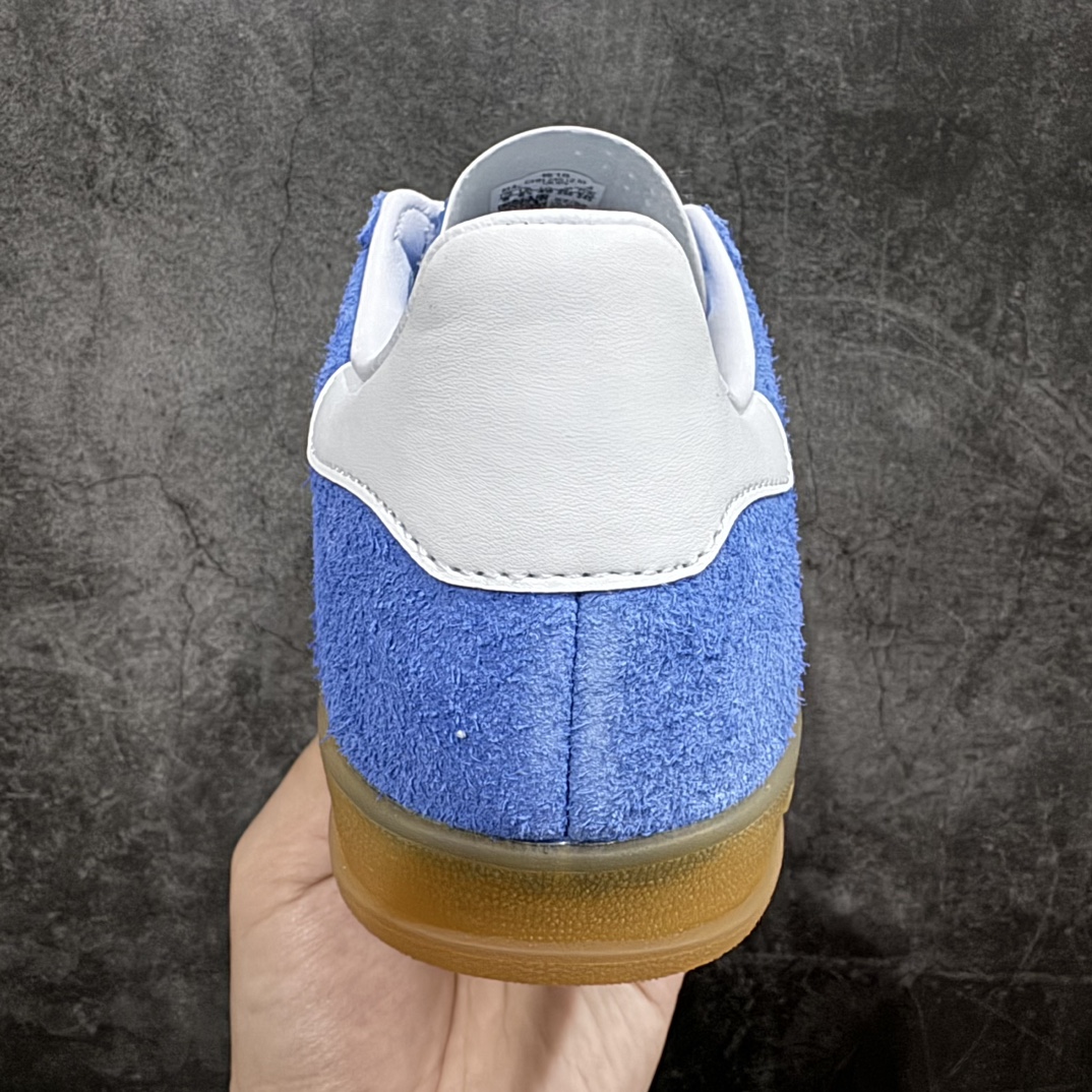 图片[4]-【纯原M版】Adidas Originals Gazelle Indoor  防滑低帮T头德训鞋 GZ复古系列 蓝白 HQ8717n知名纯原工厂💪🏻n正确猪八材料 毛绒感质感都特别强 非普通版本n市场顶级版本完美还原zp细节，注意区别市场任何版本，完全不是一路货色‼️n全鞋原材料打造，无任何色差，正确鞋型，后跟港宝材料定型，正确微透生胶大底，反口内里头层细腻小牛皮，纸板中底 鞋垫背胶，侧面正确烫金压印字母，所有细节完美还原‼️ 尺码：36 36.5 37 38 38.5 39 40 40.5 41 42 42.5 43 44 44.5 45 46 编码：JY270290-莆田鞋批发中心