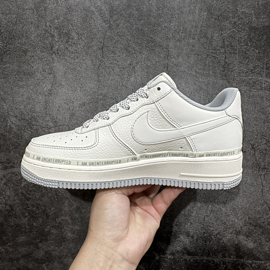 200 洛杉矶潮牌店限量发售  Uninterrupted×Nike Air Forece 1 "MORE THAN" “米灰银签名涂鸦”满天星板鞋  DW8802-603