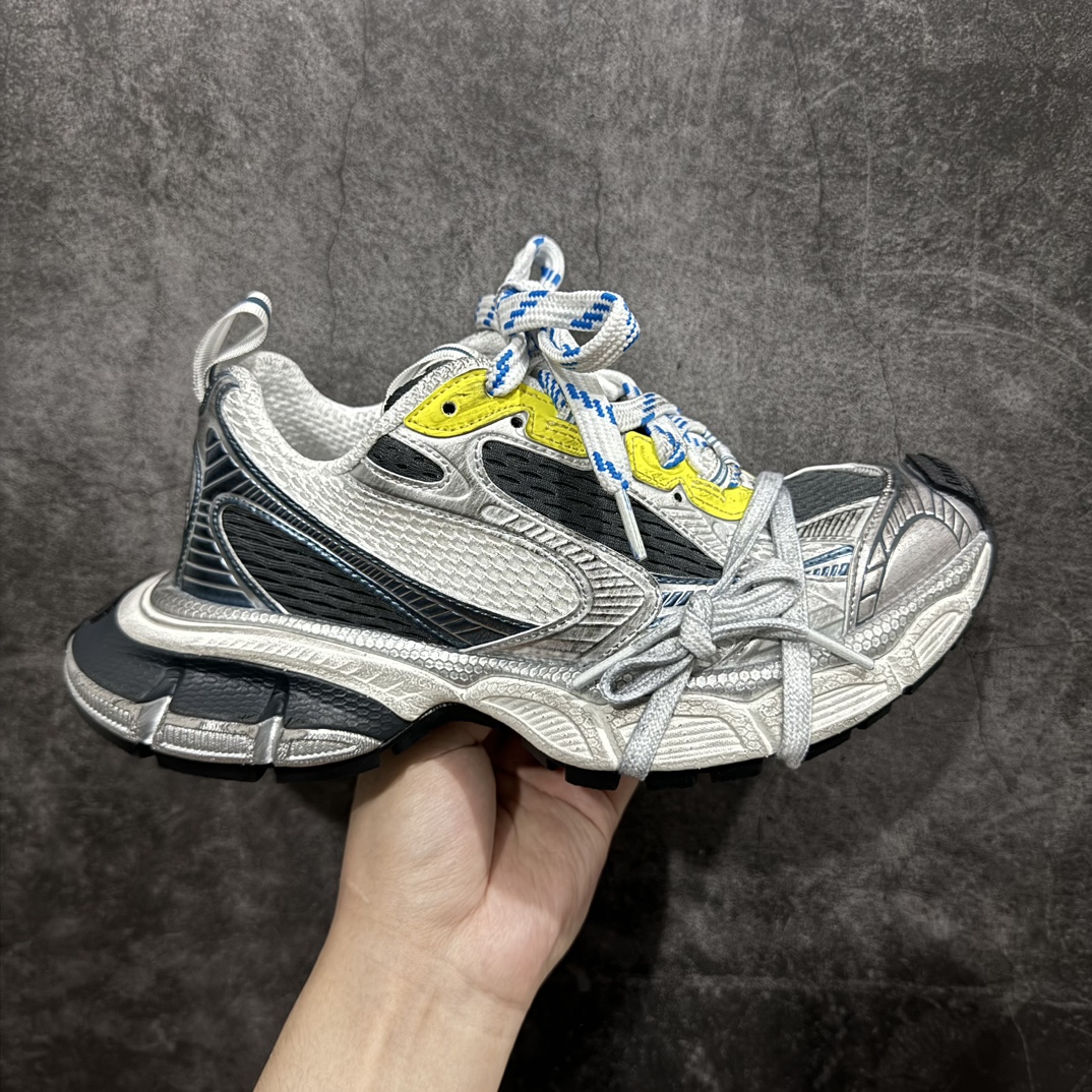 【XA版本】BALENCIAGA 3XL Sneakers巴黎世家十代网布系带低帮走秀复古老爹鞋全套原纸板楦头开发 最原汁原味的灵魂版型全鞋荧光划线卡点 胶水把控整洁度追求极致完美每一双都是工艺品 多重QC质检 超越公司货的品控标准实实在在的免检产品 原盒原配 正确字体电绣 粗细、位置、大小正确 侧边TPU 透气孔匹配意产原版 正确分离大底 TPU软底 原版一致大底LOGO 立体感十足 原厂皮料水洗做旧 采购原厂网纱 不含皮革 网布材料和聚氨酯 磨损效果 鞋头边缘和后帮 Balenciaga 徽标 鞋面和后跟凸印尺码 鞋舌 3XL 橡胶品牌标识和反光细节 鞋帮拉袢和鞋舌拉祥 配反光细节 备用鞋带在鞋履前侧 可在穿着前取下 便于不同造型搭配 偏大一码 尺码：35 36 37 38 39 40 41 42 43 44 45 46 编码：DF390410-鞋库