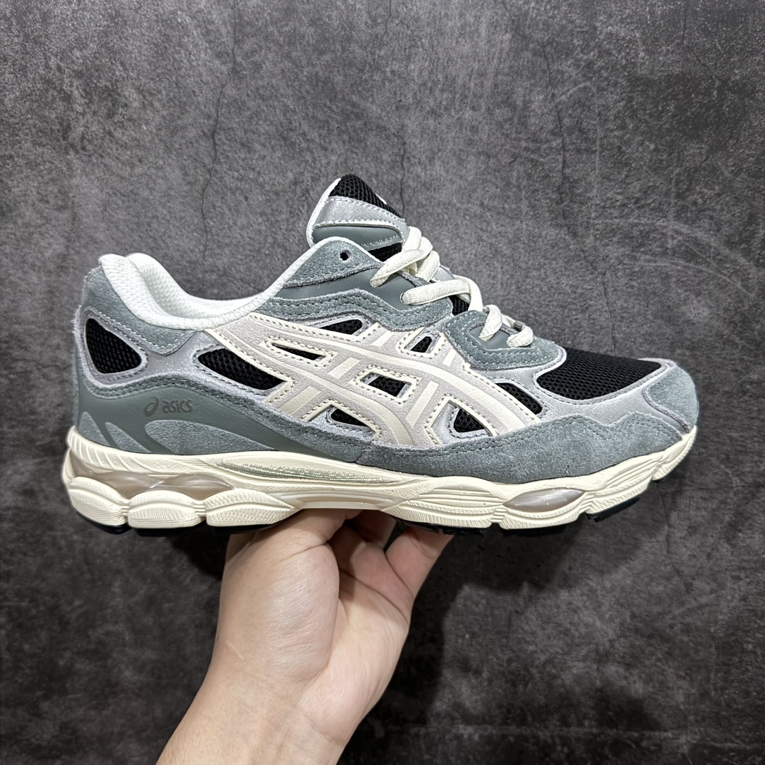 【公司级】Asics Gel-NYC复古单品 亚瑟士ASICSTIGER秋季新款休闲鞋 厚底街头运动休闲鞋nASICS亚瑟士推出全新GEL-NYC，彰显纽约都市活力n这次的新系列融入了多个版本GEL的经典设计风格，广受好评。其设计灵感来源于GEL-NIMBUS 3,GEL-MC PLUS V 和 GEL-CUMULUS 16 这些往日经典鞋款。GEL-NYC使用GEL-CUMULUS 16鞋款的鞋楦设计,展现了独特的现代化美学。鞋底采用了轻质发泡材料,并在后跟和前掌处采用了ASICS亚瑟士核心科技——GEL缓震胶,赋予鞋款强大的缓冲性能,提供了更柔软舒适的穿着体验。而在原有设计的启发之上,此次鞋款采用更贴合当今潮流趋势的材料和创新技术,展现出纽约充满活力的都市精神。 货号：1201A789-020 尺码：36-45 编码：LDS260280-莆田鞋批发中心