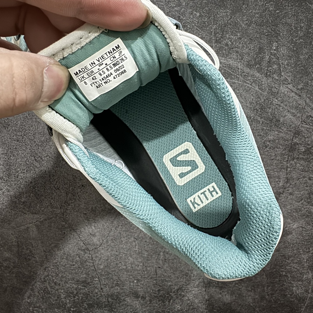 图片[8]-【绿X版】Kith x Salomon XT-6 Gore-Tex防水款n萨洛蒙复古潮流户外机能登山跑鞋 米蓝色n纯原外贸平台特供订单耗时半年巨作 全套原纸板楦头开发原厂特供网布配套加持 确保原汁原味n完美呈现版型 原档数据独家私模五层组合大底男女鞋同步官方开发至46.5原装Ortholite轻量化鞋垫 中底布带钢印编号原厂TPU锁扣 进口港宝加持后跟自然饱满 还原公司包裹性鞋面以“锯齿”状的包裹系统呈现在基色底之下加入了各种色点缀将公司的最新技术和时尚前卫的造型融入耐用的长跑款式中鞋面由 TPU 薄膜制成 并焊接在高耐磨网眼上 使其既时尚又坚固 由 ACS底盘支撑 可增强稳定性和支撑力 以及由橡胶凸耳 Contragrip外底覆盖的 EVA 缓冲中底 旨在应对崎岖的地形 鞋舌上的彩色Salomon 标签、Quicklace 系统以及鞋头、鞋舌和鞋跟上的附加品牌使细节更加完美 让穿着者可以轻松驾驭户外与通勤下的任何运动生活场景 无缝鞋身户外随意纵横 颜值与脚感兼备 出街通勤 绝对非常吸睛 你值得拥有 尺码：36 36.5 37.5 38 38.5 39 40 40.5 41 42 42.5 43 44 44.5 45 46 46.5 编码：SLM380400-鞋库