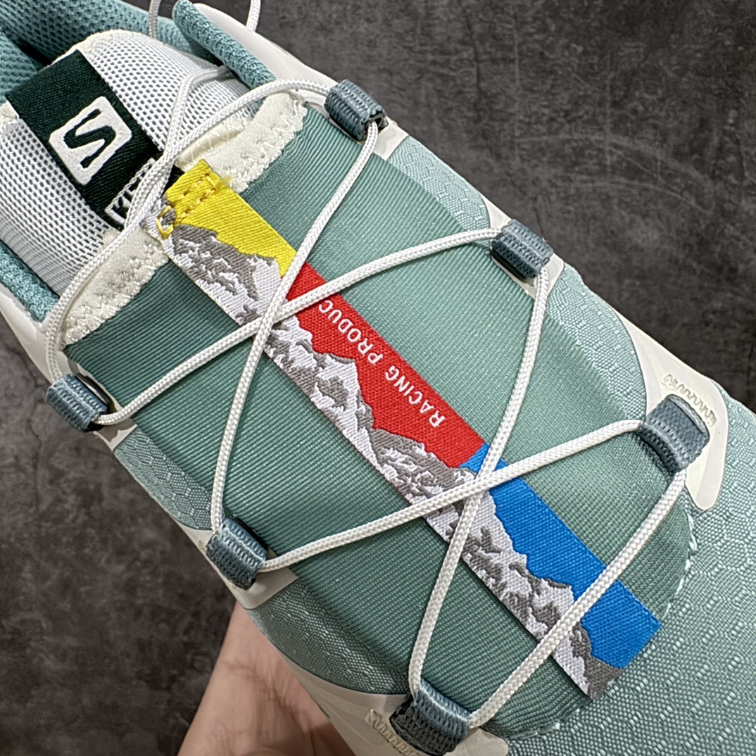 图片[6]-【绿X版】Kith x Salomon XT-6 Gore-Tex防水款n萨洛蒙复古潮流户外机能登山跑鞋 米蓝色n纯原外贸平台特供订单耗时半年巨作 全套原纸板楦头开发原厂特供网布配套加持 确保原汁原味n完美呈现版型 原档数据独家私模五层组合大底男女鞋同步官方开发至46.5原装Ortholite轻量化鞋垫 中底布带钢印编号原厂TPU锁扣 进口港宝加持后跟自然饱满 还原公司包裹性鞋面以“锯齿”状的包裹系统呈现在基色底之下加入了各种色点缀将公司的最新技术和时尚前卫的造型融入耐用的长跑款式中鞋面由 TPU 薄膜制成 并焊接在高耐磨网眼上 使其既时尚又坚固 由 ACS底盘支撑 可增强稳定性和支撑力 以及由橡胶凸耳 Contragrip外底覆盖的 EVA 缓冲中底 旨在应对崎岖的地形 鞋舌上的彩色Salomon 标签、Quicklace 系统以及鞋头、鞋舌和鞋跟上的附加品牌使细节更加完美 让穿着者可以轻松驾驭户外与通勤下的任何运动生活场景 无缝鞋身户外随意纵横 颜值与脚感兼备 出街通勤 绝对非常吸睛 你值得拥有 尺码：36 36.5 37.5 38 38.5 39 40 40.5 41 42 42.5 43 44 44.5 45 46 46.5 编码：SLM380400-鞋库