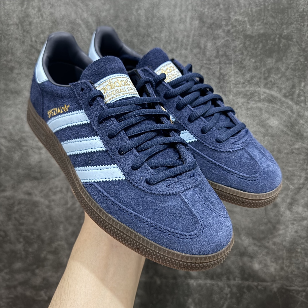 【神版】Adidas Handball Spezial  阿迪达斯经典款反毛皮复古休闲板鞋 蓝生胶BD7633n原厂原档案开发出品 皮料切割干净无任何毛边鞋型细节完美 超高清洁度 市场最高版本  尺码：35.5 36 36.5 37 38 38.5 39 40 40.5 41 42 42.5 43 44 44.5 45 编码：DZ230250-莆田鞋批发中心