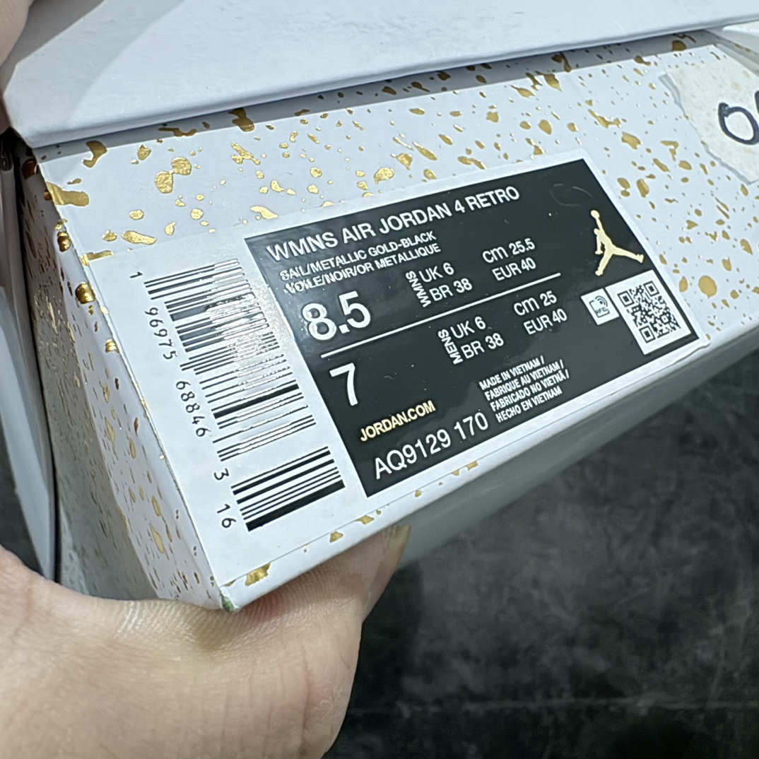 图片[9]-【OG纯原】Air Jordan AJ4 Retro 白金扣 AQ9129-170nn圈内知名大厂出货全套原纸板楦头开发 原厂特供皮料加持 确保原汁原味 完美呈现四代版型 一比一鞋头弧度高度鞋身弧度 数据细节工艺流程均保持原鞋一致 原厂TPU网格鞋带扣 正确内里网布 菱角分明不变形无多余毛边 柔软性质感一致于原鞋 市场唯一原厂鞋扣模具 背面可见隐藏注塑口 原厂织唛标 原厂飞人电绣工艺 尾指中部跳三针 独家绑鞋带手法 印刷中底布 四线拉帮 米色美纹纸贴合固定 进口港宝加持 后跟自然饱满 全鞋荧光划线卡点 追求极致完美 每一双都是工艺品 多重QC质检 超越公司货的品控标准 实实在在的免检产品  尺码：40 40.5 41 42 42.5 43 44 44.5 45 46 47.5  编码：OG480500-鞋库