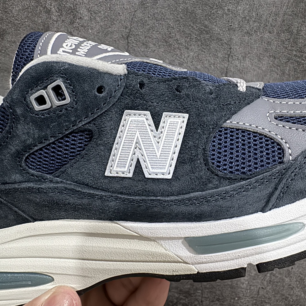 图片[3]-【总裁版】New Balance NB991V2 第二代总统复古慢跑鞋 海军蓝 U991NV2n正确3M反光细节 原楦原纸版开发 正确6层组合底模精密开发 后跟透明TPU水晶装饰条稳固 沿用了引以为傲的跑鞋手工技艺 采用猪皮绒面并包裹局部透气网面的鞋身设计 菱网鞋舌上刻有New Balance USA 鞋面依旧身着经典的大热之灰 彰显了其高端的品质身份  尺码：36 37 37.5 38 38.5 39 40 40.5 41.5 42 42.5 43 44 45 46.5 编码：NM350370-鞋库