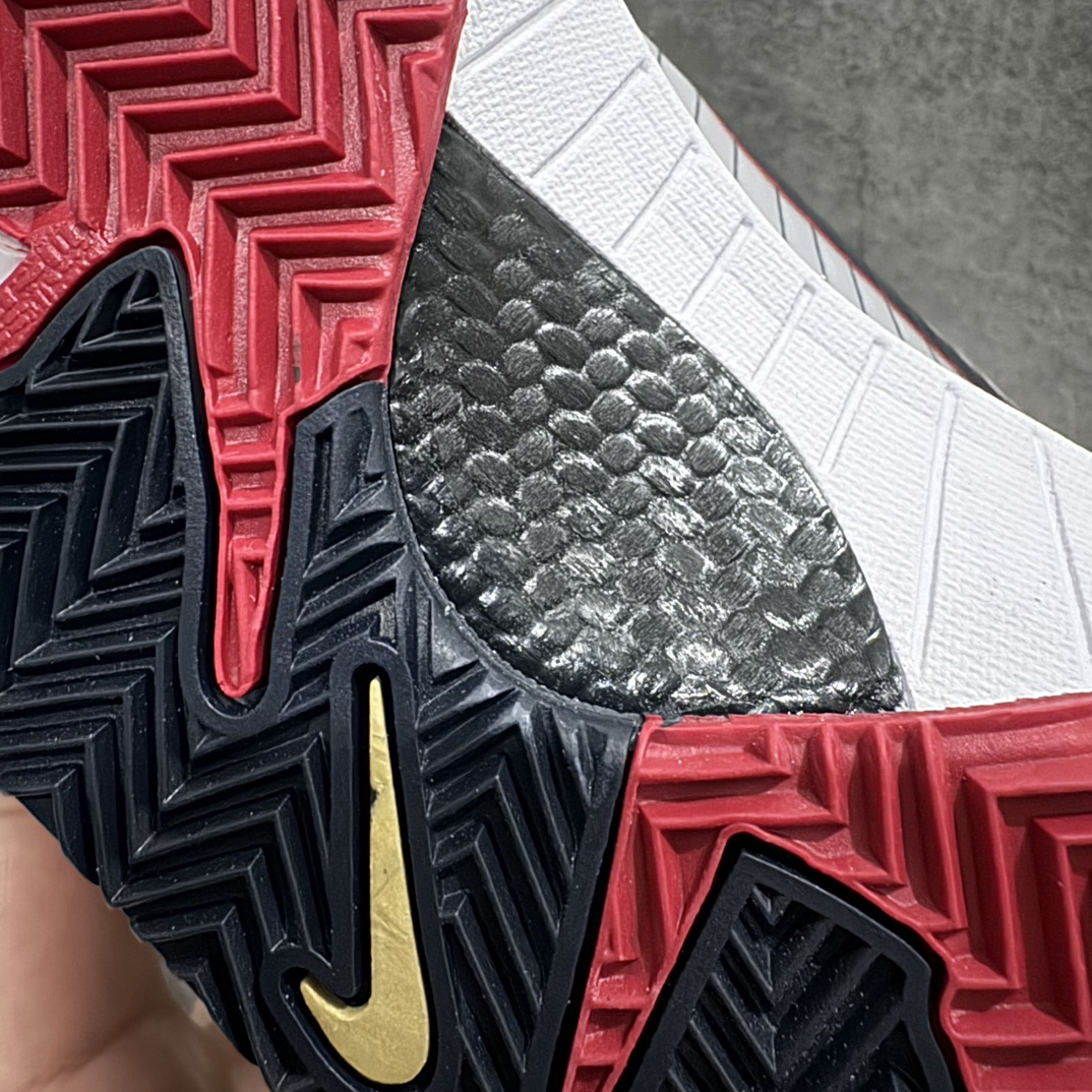 图片[9]-【S2纯原】NK ZOOM KOBE 4 Protro \”Gold Medal\” 白黑金 S2纯原生产线 科比四代 白黑金 #Zoom Turbo气垫➕后掌EVA缓震 实战配置直接拉满 #原楦纸板开发 鞋身流线型、后跟塑形，区分土肥圆 #原档数据3D打印 鞋面细节匹配原版 #全身鞋材卡料色独家定制 唯一正确喷漆SWOOSH #NK专利Flyknit飞线科技，给予鞋身足够抗扭矩力 #真实底模最大48.5 实战利器 专供海外市场 尺码：40 40.5 41 42 42.5 43 44 44.5 45 46 47.5 48.5 （脚宽、脚胖 建议买大半码）-选品中心