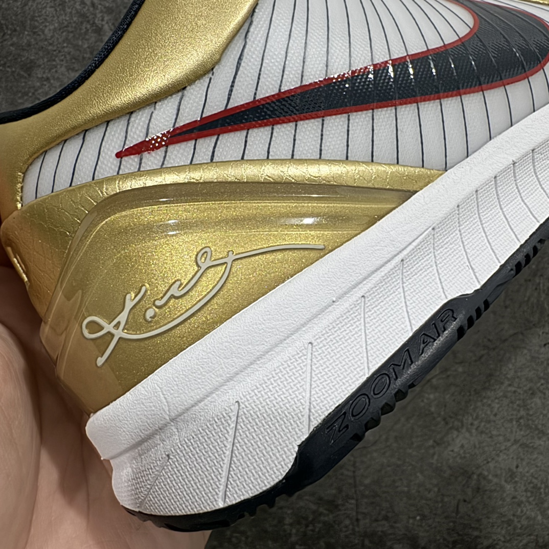 图片[2]-【S2纯原】NK ZOOM KOBE 4 Protro \”Gold Medal\” 白黑金 S2纯原生产线 科比四代 白黑金 #Zoom Turbo气垫➕后掌EVA缓震 实战配置直接拉满 #原楦纸板开发 鞋身流线型、后跟塑形，区分土肥圆 #原档数据3D打印 鞋面细节匹配原版 #全身鞋材卡料色独家定制 唯一正确喷漆SWOOSH #NK专利Flyknit飞线科技，给予鞋身足够抗扭矩力 #真实底模最大48.5 实战利器 专供海外市场 尺码：40 40.5 41 42 42.5 43 44 44.5 45 46 47.5 48.5 （脚宽、脚胖 建议买大半码）-选品中心