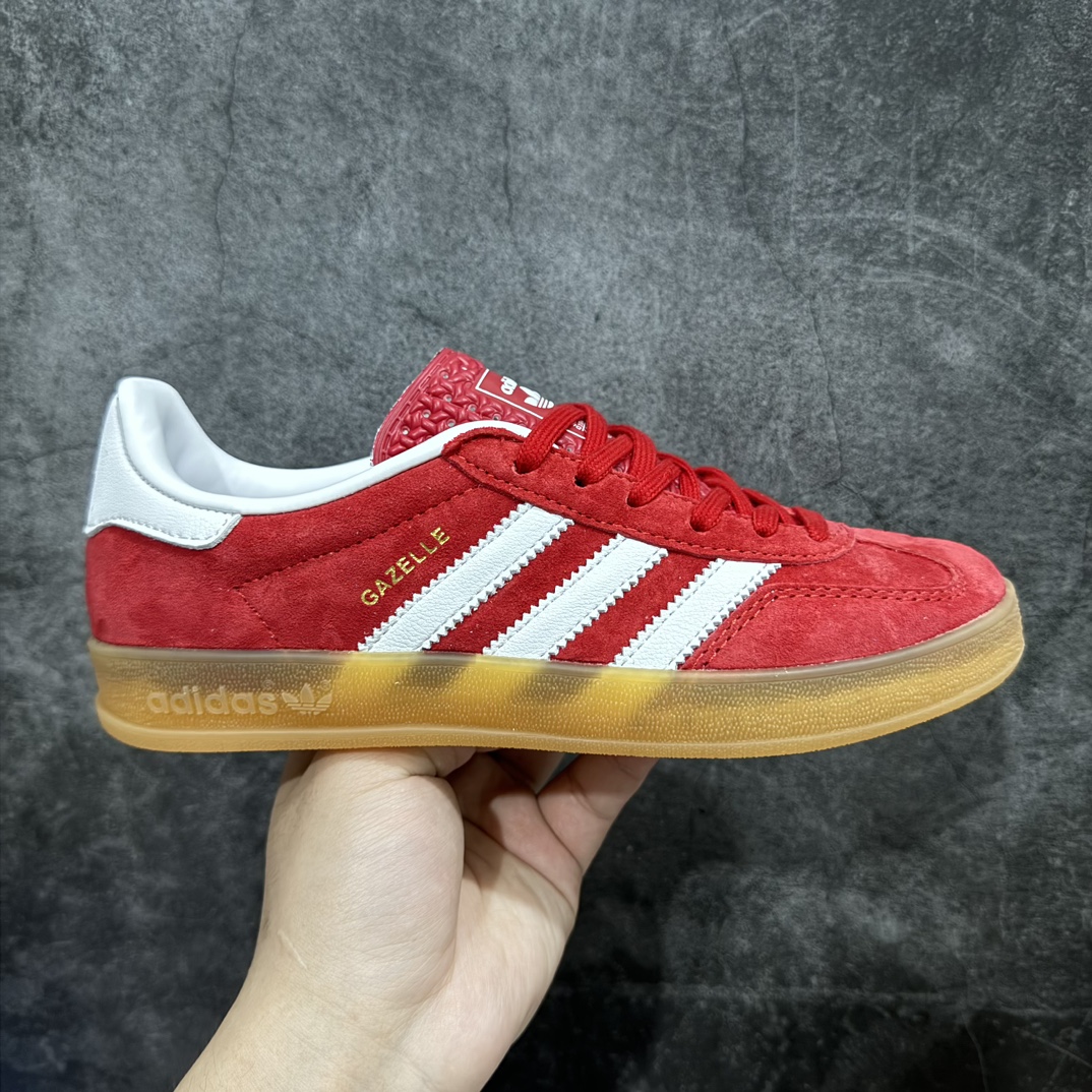 【神版】Adidas Originals Gazelle Indoor白红色 H06261 三叶草复古休闲防滑耐磨低帮板鞋nn区别市场通货 正确粗反绒皮 正确鞋舌正确侧面烫金GAZELLE字母 海玻璃鞋垫背部刷胶n纸板中底也都是同步原鞋 高价零售主推版本 尺码：35 36 36.5 37 38 38.5 39 40 40.5 41 42 42.5 43 44  编码：DZ220250-鞋库