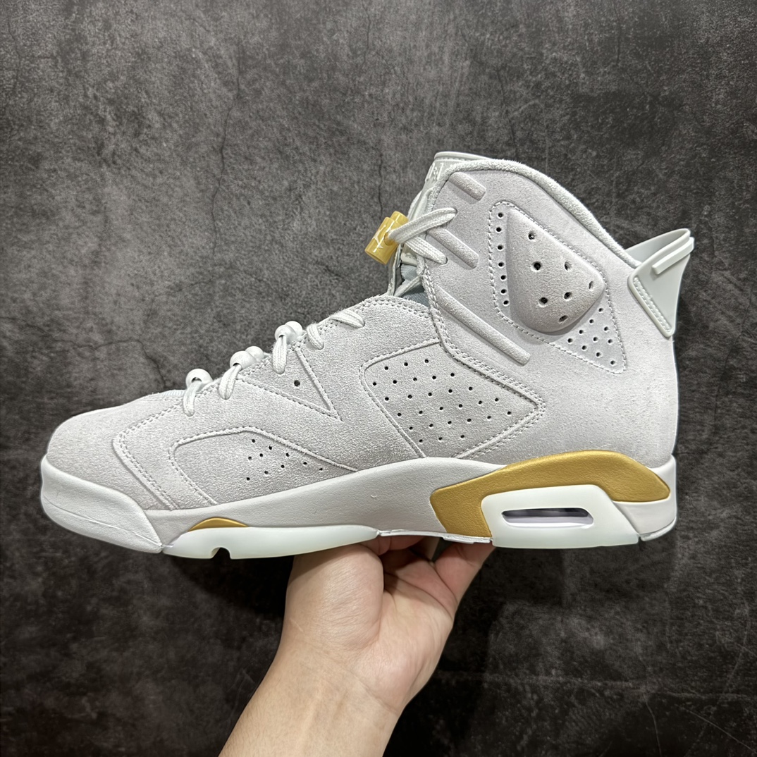 图片[2]-【外贸版】Air Jordan 6 Retro \”Paris Olympics\” AJ6 乔6巴黎奥运会 DQ4914-074nn为2024年巴黎奥运会做好准备。鞋款融合了纯白金、冰川蓝、金属金和椰奶色为配色方案，以优质的材料组合。鞋带锁、中底、飞人鞋舌品牌和鞋跟扰流板均采用华丽的金属金元素，以提升其吸引力，这也是对2024年奥运会的特别致敬将增加一种独特的方式，再加上半透明的水晶外底来包裹设计。鞋款将推出女生尺码售价200美元，学龄前尺码售价90美元，幼儿尺码售价75美元，将为巴黎奥运会举办一场时尚的鞋款庆典。 尺码：40 40.5 41 42 42.5 43 44 44.5 45 46 47.5  编码：777420450-鞋库