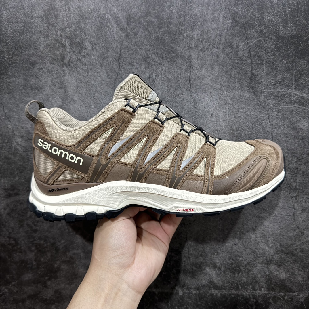 【绿x版】SALOMON XA Pro 3D ADV萨洛蒙潮流越野机能户外功能鞋 羽毛灰 474785nn纯原外贸平台特供订单 耗时半年巨作 全套原纸板楦头开发 原厂特供网布配套加持 确保原汁原味 完美呈现版型 原档数据独家私模五层组合大底 男女鞋同步官方开发至46.5 原装Ortholite轻量化鞋垫 中底布带钢印编号 原厂TPU锁扣 进口港宝加持 后跟自然饱满 还原公司包裹性 鞋面采用SENSIFT贴合技术 全方位贴合包裹脚型 鞋跟部鞋底牵引设计 提供强大的抓地性能 更适应野外崎岖不平的道路 其3D ADVANCED CHASSIS底盘 材料轻量大化 钉齿设计更具稳定性 防护性 鞋底易磨损区运用CONTAGRIP高耐磨材料 应对城市硬质路面长距离跑考验  尺码：36 36.5 37.5 38 38.5 39 40 40.5 41 42 42.5 43 44 44.5 45 46 46.5 编码：SLM340360-莆田鞋批发中心