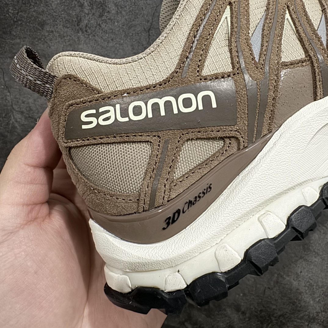 图片[2]-【绿x版】SALOMON XA Pro 3D ADV萨洛蒙潮流越野机能户外功能鞋 羽毛灰 474785nn纯原外贸平台特供订单 耗时半年巨作 全套原纸板楦头开发 原厂特供网布配套加持 确保原汁原味 完美呈现版型 原档数据独家私模五层组合大底 男女鞋同步官方开发至46.5 原装Ortholite轻量化鞋垫 中底布带钢印编号 原厂TPU锁扣 进口港宝加持 后跟自然饱满 还原公司包裹性 鞋面采用SENSIFT贴合技术 全方位贴合包裹脚型 鞋跟部鞋底牵引设计 提供强大的抓地性能 更适应野外崎岖不平的道路 其3D ADVANCED CHASSIS底盘 材料轻量大化 钉齿设计更具稳定性 防护性 鞋底易磨损区运用CONTAGRIP高耐磨材料 应对城市硬质路面长距离跑考验  尺码：36 36.5 37.5 38 38.5 39 40 40.5 41 42 42.5 43 44 44.5 45 46 46.5 编码：SLM340360-莆田鞋批发中心