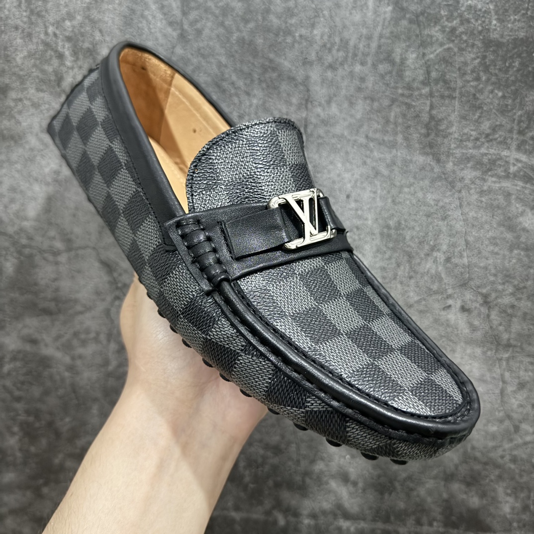 图片[3]-【广东纯原版本】Louis Vuitton Major Mocassin Lv马霍尔系列商务休闲懒人平底乐福豆豆驾马鞋“皮革黑深纹棋盘格子”1A9YV3 本款 Major 乐福鞋结合粒面牛皮革和 Damier 压纹牛皮革鞋面 点缀 LV 字母 搭配厚实而不失轻巧的微型橡胶外底 Monogram 皮革 手工缝纫鞋面（每双工时 1 小时） Tubular 工艺 橡胶粒外底 LV 字母装饰尺码：38-46 编码：HH350370-鞋库