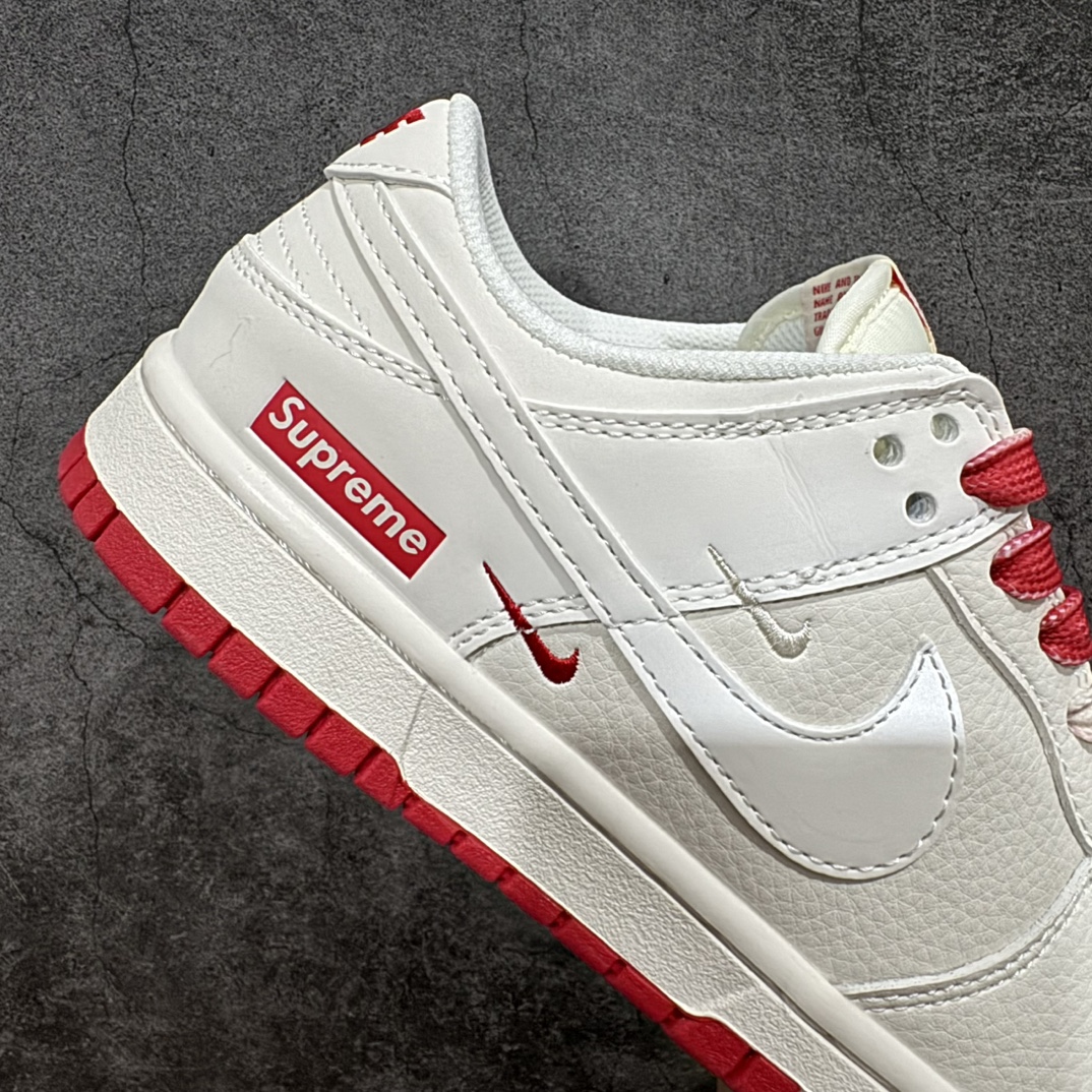 图片[7]-【定制版】Nike SB Dunk Low x Supreme 白红三钩n纯原大厂出品 极力推荐n原装头层材料 独家版型蒸餾加工n帶來的是更好的视觉和脚感体验n大厂纯原品质出货 清洁度 电绣工艺皮料切割干净无任何毛边 细节完美 官方货号：BB8675 107 尺码：36 36.5 37.5 38 38.5 39 40 40.5 41 42 42.5 43 44 44.5 45  编码：HXS320340-莆田鞋批发中心