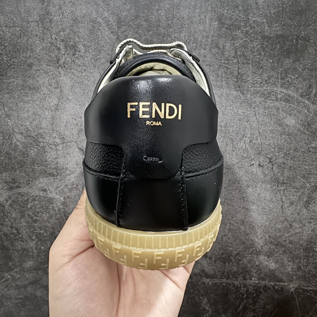 图片[4]-【广东纯原版本】Fendi FIight 芬迪情侣款休闲鞋 独家定制 #全身20几个细节点全部做到一致还原 吊打市面所有版本 独家原装套装配件官方同源 渠道原装订单 全套专柜包装物及配件#鞋底嵌入核心防伪芯片感应装置 FENDI芬迪FIight最新爆款情侣款运动鞋板鞋原版购入 高工艺无缝细空胶技术，贴楦误差0.05mm,鞋底采用固特异内外锁死工艺，最大限度弯折永不开胶，ms原鞋一致效果环保无味 鞋面采用麂皮和小牛皮革拼接组合logo5D打印 内里采用新西兰小牛皮上脚超级柔软 轻便 舒适搭配卫衣 Size：35 36 37 38 39 40 41 42 43 44 编码：KH390420-鞋库