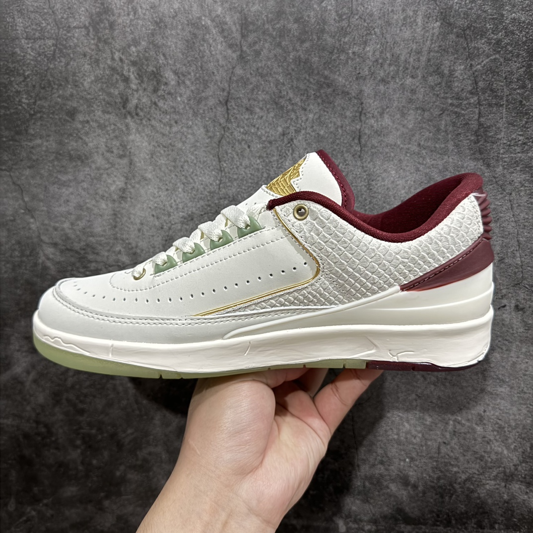 图片[2]-【Kw版】Air Jordan 2 Retro SP LW CNY 乔丹2代aj2代复古篮球鞋舒适运动鞋 醒目配色搭配经典细节，塑就 AJ2 复古造型。设计灵感源自 80 年代乔丹经典战靴。舒适加垫鞋口，赋予脚踝出众柔软感受。柔韧泡沫中底，塑就出色支撑效果，坚固橡胶外底，为关键部位提供出色抓地力 货号：FJ3468-100 尺码：36 36.5 37.5 38 38.5 39 40 40.5 41 42 42.5 43 44 44.5 45 46 编码：MK290310-莆田鞋批发中心