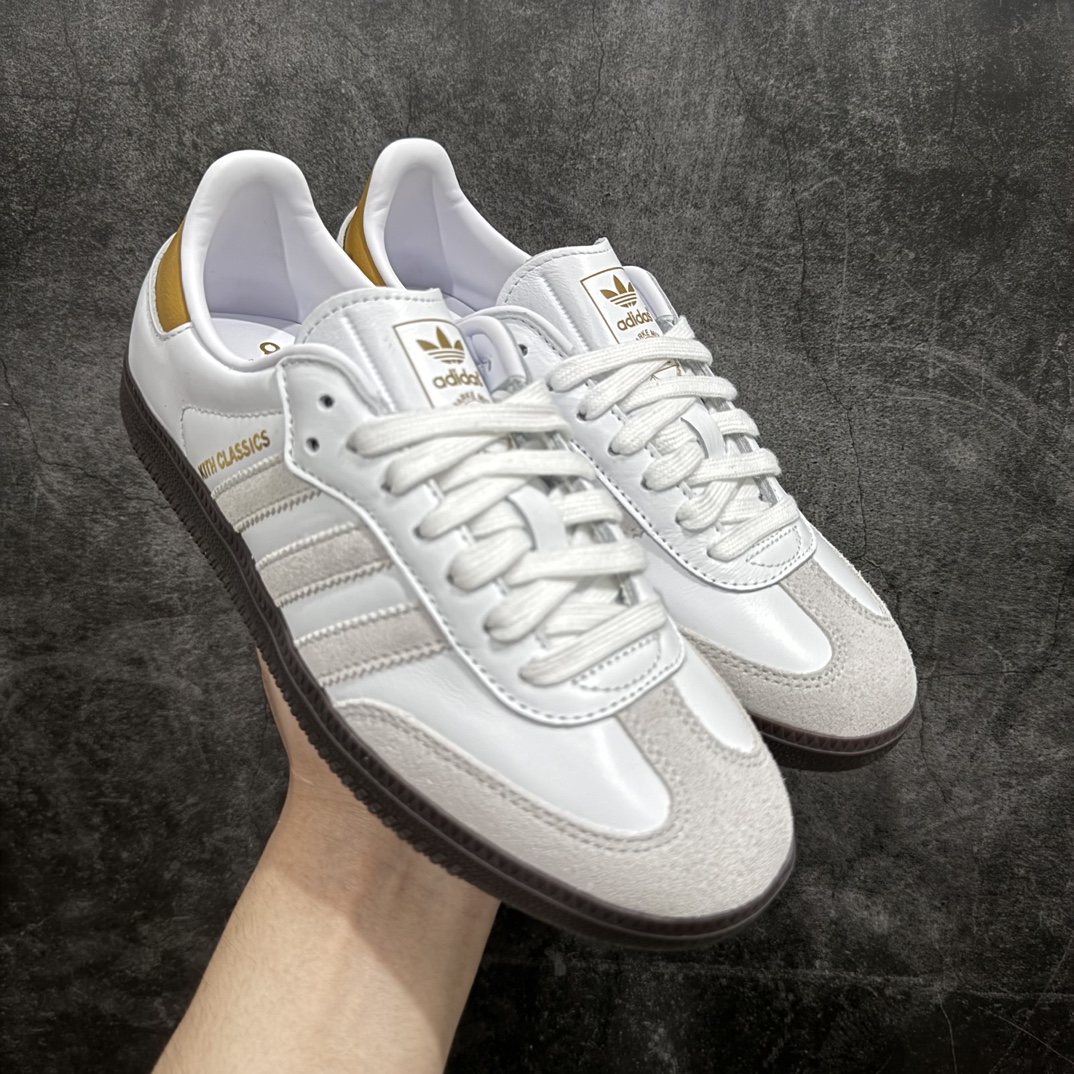 【纳帕软皮版】Kith x AD Original Samba OG 复古经典轻便板鞋 白棕尾 IE4800nn全新工厂出品 材质细节用料感人n全鞋使用纳帕软皮 成本比市场通货高很多任何细节 版型都值得反复推敲对比n你会发现这个版本是真的好版本💪🏻n正确烫金高频细节 原装纳米超迁皮料 独家私模橡胶大底 原盒原配 SIZE：36 36.5 37.5 38 38.5 39 40 40.5 41 42 42.5 43 44 44.5 45 46 编码：JP240260-鞋库