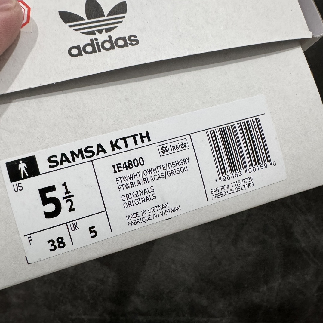 图片[8]-【纳帕软皮版】Kith x AD Original Samba OG 复古经典轻便板鞋 白棕尾 IE4800nn全新工厂出品 材质细节用料感人n全鞋使用纳帕软皮 成本比市场通货高很多任何细节 版型都值得反复推敲对比n你会发现这个版本是真的好版本💪🏻n正确烫金高频细节 原装纳米超迁皮料 独家私模橡胶大底 原盒原配 SIZE：36 36.5 37.5 38 38.5 39 40 40.5 41 42 42.5 43 44 44.5 45 46 编码：JP240260-鞋库