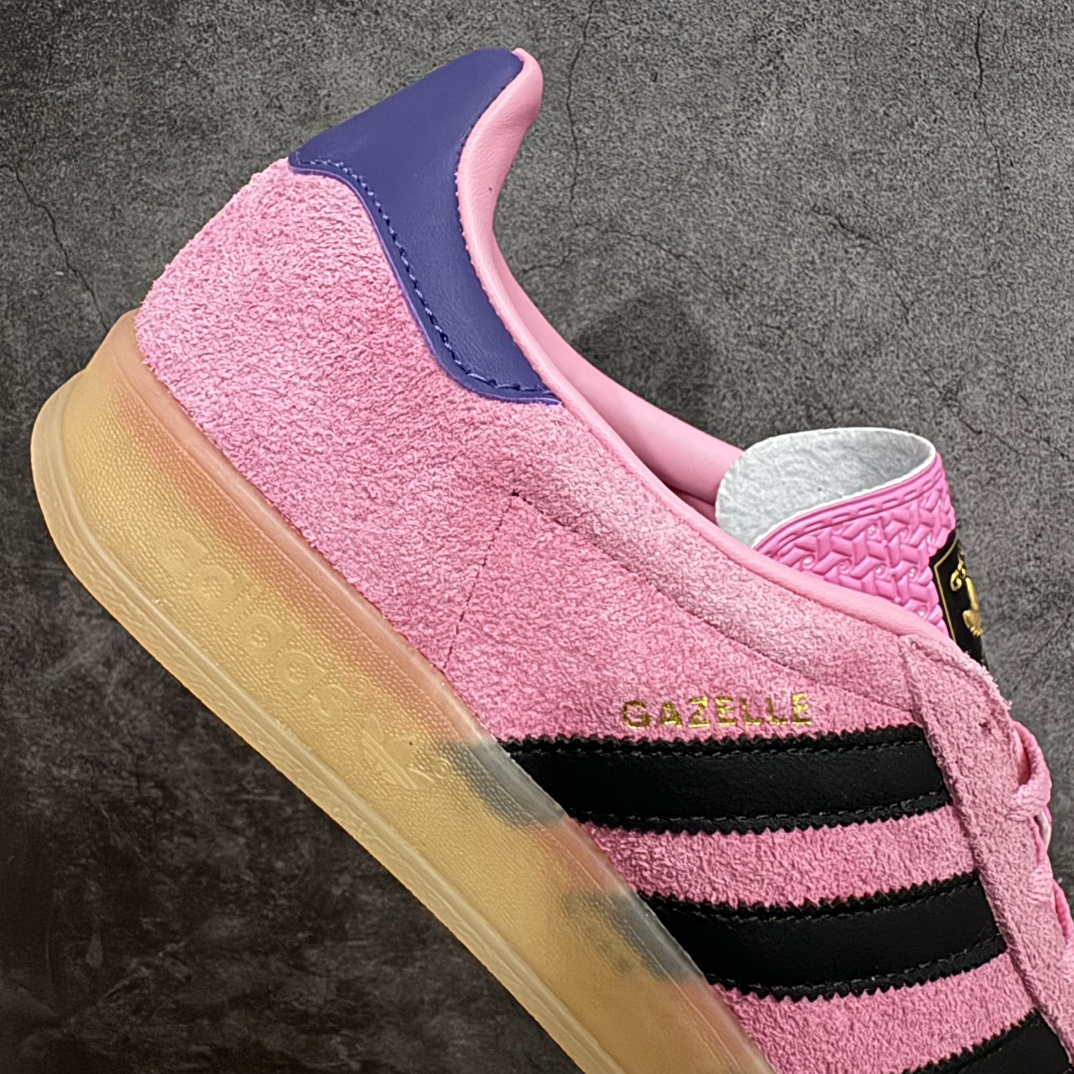 图片[7]-【T版纯原跑量】AD Original Gazelle Indoor Trainers 瞪羚室内鞋系列低帮复古百搭休闲运动德训风板鞋 IE7002nn同价位中品质最佳 最优选择版本n原厂翻毛皮料 翻毛效果 卡色与原版无差别n正确半透大底  大底厚度质感比市面好很多n完美版型 实拍可感受 随意对比可匹敌任何价位品质 全套原纸板楦头开发 每道工序同步公司流程 确保原汁原味n中底原厂特供纳米纤维板 区别市面劣质纸板中底原厂海玻璃鞋垫 中置乳胶足弓支撑垫 正确3/2横条宽版背胶一比一鞋头弧度高度鞋身弧度 烫金亮度高频深浅同步原鞋n 原厂港宝加持定型后跟R度完美 原厂高频磨具加持 Logo字体 凹凸明显 轮廓分明 描漆定位精准 三道杠为尖角45°锯齿状 高频立体感很强 区别圆形锯齿 已最大程度还原公司 欢迎对比SIZE：35.5 36 36.5 37 38 38.5 39 40 40.5 41 42 42.5 43 44 44.5 45 46 47.5 编码：HJ200220-莆田鞋批发中心