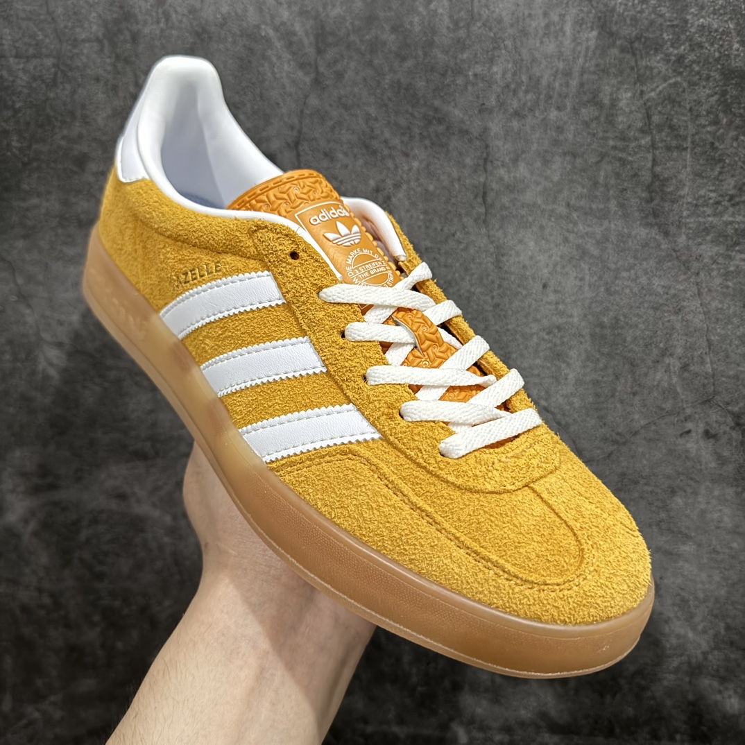 图片[3]-【T版纯原跑量】AD Original Gazelle Indoor Trainers 瞪羚室内鞋系列低帮复古百搭休闲运动德训风板鞋 HQ8716nn同价位中品质最佳 最优选择版本n原厂翻毛皮料 翻毛效果 卡色与原版无差别n正确半透大底  大底厚度质感比市面好很多n完美版型 实拍可感受 随意对比可匹敌任何价位品质 全套原纸板楦头开发 每道工序同步公司流程 确保原汁原味n中底原厂特供纳米纤维板 区别市面劣质纸板中底原厂海玻璃鞋垫 中置乳胶足弓支撑垫 正确3/2横条宽版背胶一比一鞋头弧度高度鞋身弧度 烫金亮度高频深浅同步原鞋n 原厂港宝加持定型后跟R度完美 原厂高频磨具加持 Logo字体 凹凸明显 轮廓分明 描漆定位精准 三道杠为尖角45°锯齿状 高频立体感很强 区别圆形锯齿 已最大程度还原公司 欢迎对比SIZE：35.5 36 36.5 37 38 38.5 39 40 40.5 41 42 42.5 43 44 44.5 45 46 47.5 编码：HJ200220-莆田鞋批发中心