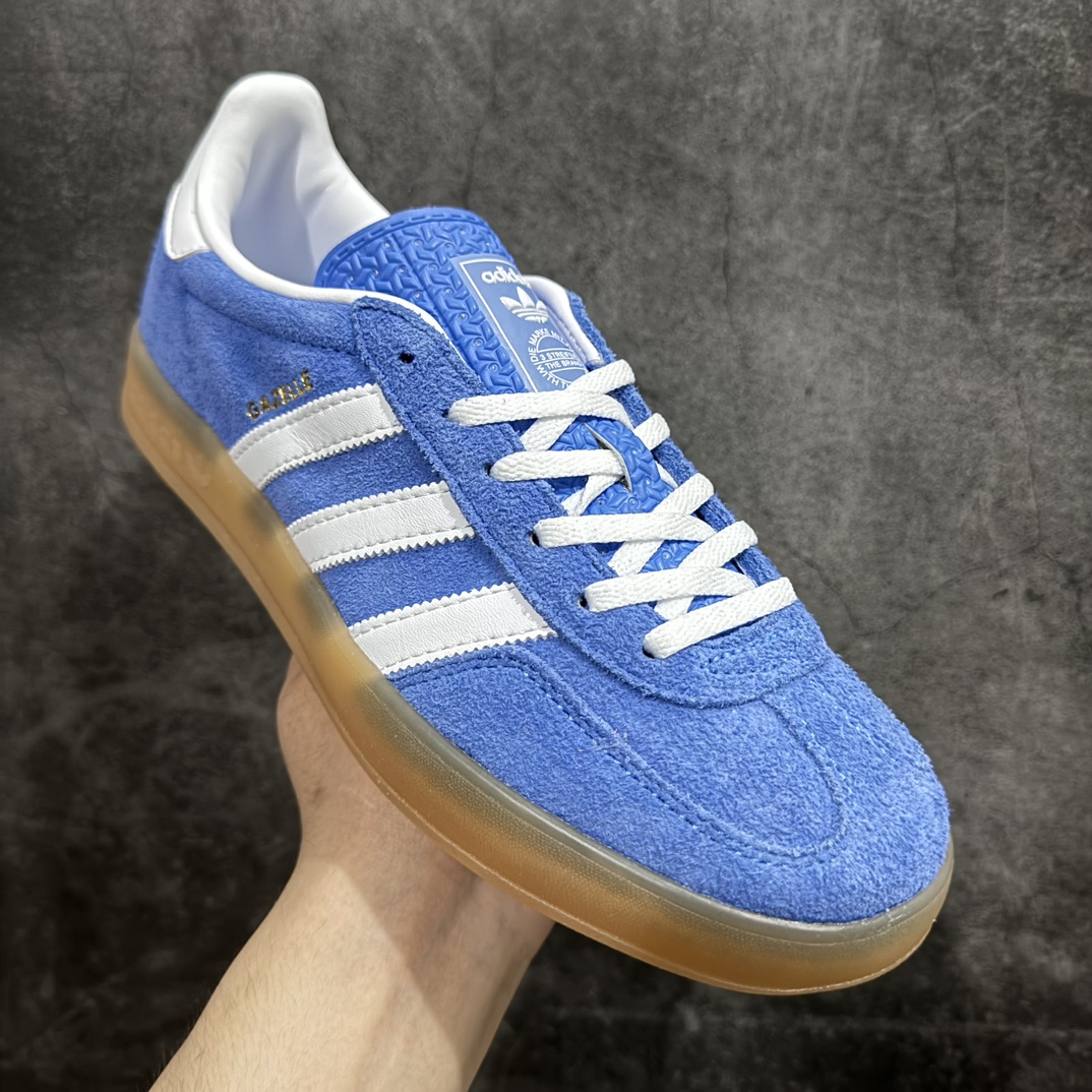 图片[3]-【T版纯原跑量】AD Original Gazelle Indoor Trainers 瞪羚室内鞋系列低帮复古百搭休闲运动德训风板鞋 HQ8717nn同价位中品质最佳 最优选择版本n原厂翻毛皮料 翻毛效果 卡色与原版无差别n正确半透大底  大底厚度质感比市面好很多n完美版型 实拍可感受 随意对比可匹敌任何价位品质 全套原纸板楦头开发 每道工序同步公司流程 确保原汁原味n中底原厂特供纳米纤维板 区别市面劣质纸板中底原厂海玻璃鞋垫 中置乳胶足弓支撑垫 正确3/2横条宽版背胶一比一鞋头弧度高度鞋身弧度 烫金亮度高频深浅同步原鞋n 原厂港宝加持定型后跟R度完美 原厂高频磨具加持 Logo字体 凹凸明显 轮廓分明 描漆定位精准 三道杠为尖角45°锯齿状 高频立体感很强 区别圆形锯齿 已最大程度还原公司 欢迎对比SIZE：35.5 36 36.5 37 38 38.5 39 40 40.5 41 42 42.5 43 44 44.5 45 46 47.5 编码：HJ200220-莆田鞋批发中心