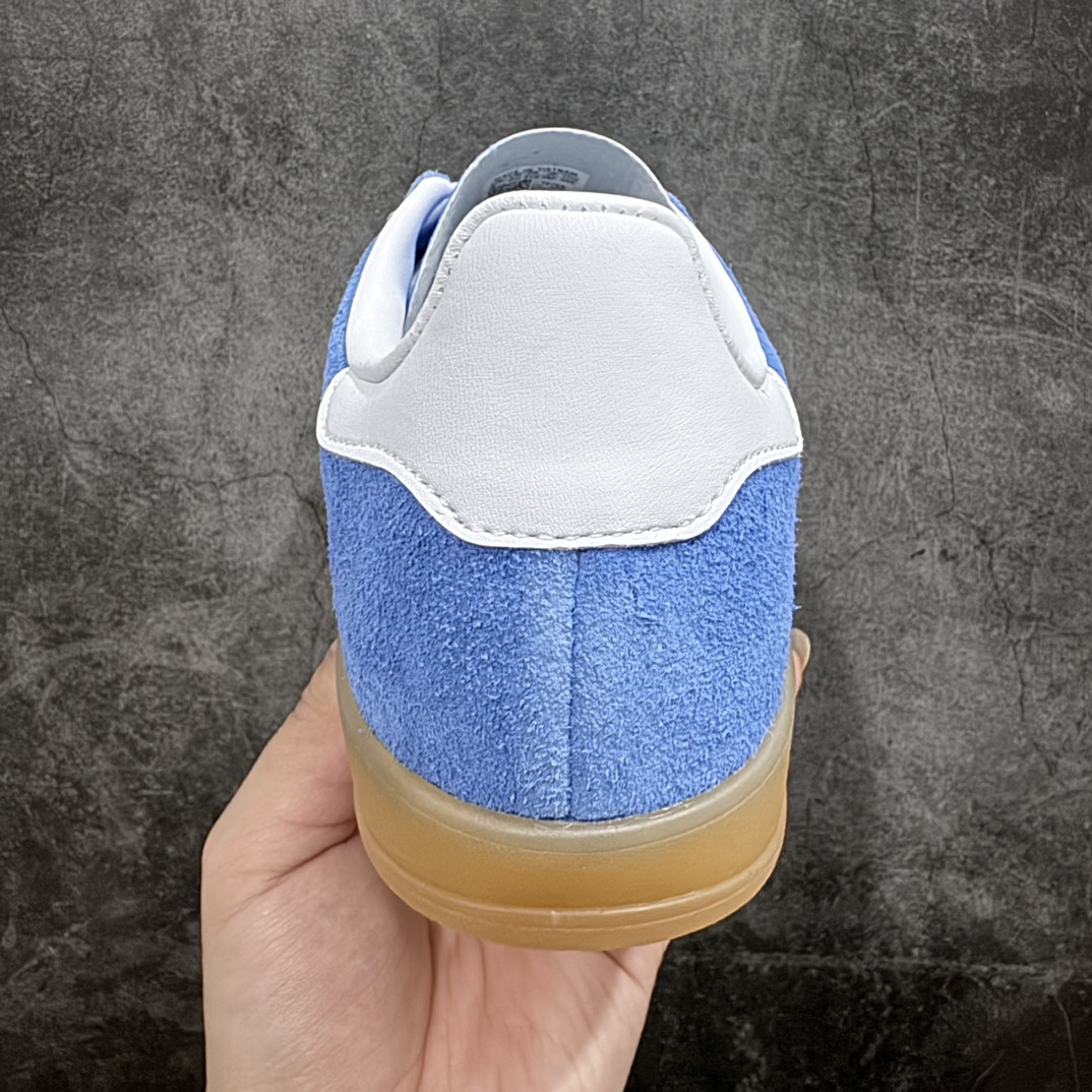 图片[4]-【T版纯原跑量】AD Original Gazelle Indoor Trainers 瞪羚室内鞋系列低帮复古百搭休闲运动德训风板鞋 HQ8717nn同价位中品质最佳 最优选择版本n原厂翻毛皮料 翻毛效果 卡色与原版无差别n正确半透大底  大底厚度质感比市面好很多n完美版型 实拍可感受 随意对比可匹敌任何价位品质 全套原纸板楦头开发 每道工序同步公司流程 确保原汁原味n中底原厂特供纳米纤维板 区别市面劣质纸板中底原厂海玻璃鞋垫 中置乳胶足弓支撑垫 正确3/2横条宽版背胶一比一鞋头弧度高度鞋身弧度 烫金亮度高频深浅同步原鞋n 原厂港宝加持定型后跟R度完美 原厂高频磨具加持 Logo字体 凹凸明显 轮廓分明 描漆定位精准 三道杠为尖角45°锯齿状 高频立体感很强 区别圆形锯齿 已最大程度还原公司 欢迎对比SIZE：35.5 36 36.5 37 38 38.5 39 40 40.5 41 42 42.5 43 44 44.5 45 46 47.5 编码：HJ200220-莆田鞋批发中心