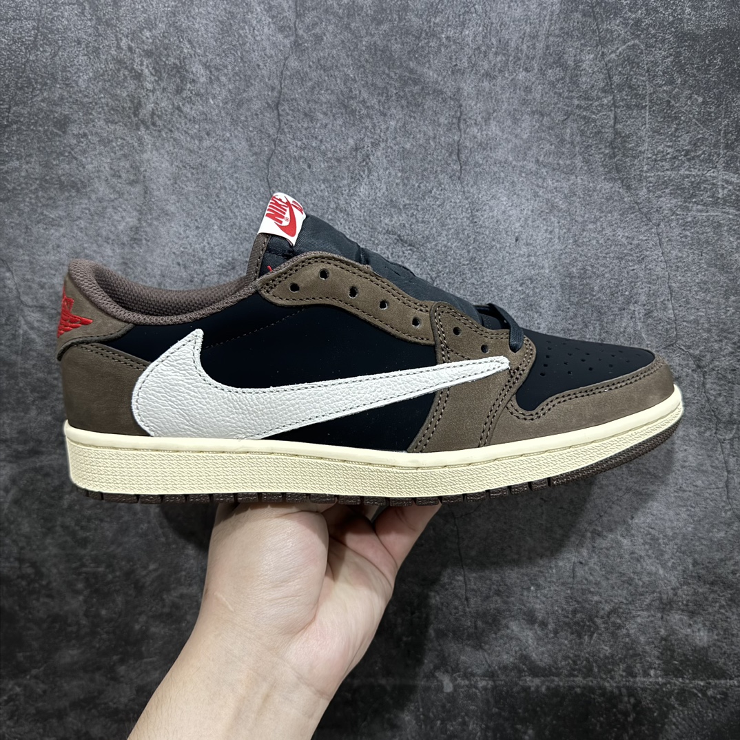 【全新DG2.0版】Air Jordan 1 x Travis Scott AJ1 x TS联名黑白倒钩1.0 CQ4277-001nn全新版本出货 巅峰品质 天花板级别n细节改进版 实拍所见即所得 自行揣摩n此版在各大纯原阵营中 绝对是Top级别的存在‼️n实物过于完美 高端零售主推版本 关键价格也不杀猪💪🏻nn纯原第一梯队版本 细节均没毛病 品质自观实拍👇🏻n所有皮料均来自原厂 所有细节均多次校对n针车效果同步原鞋 刺绣拉到原厂定做n原楦原纸板开发 后跟弧度收口自然不对折极致一眼正品既视感 进口玻璃冲刀皮料裁剪零毛边承诺百分百一致原鞋 鞋面清洁度最高 QC检验标准 控制溢胶 鞋盒、防尘纸 配件鞋带 均采购来自原厂n 尺码：36-47.5 编码：LJQ400430-鞋库