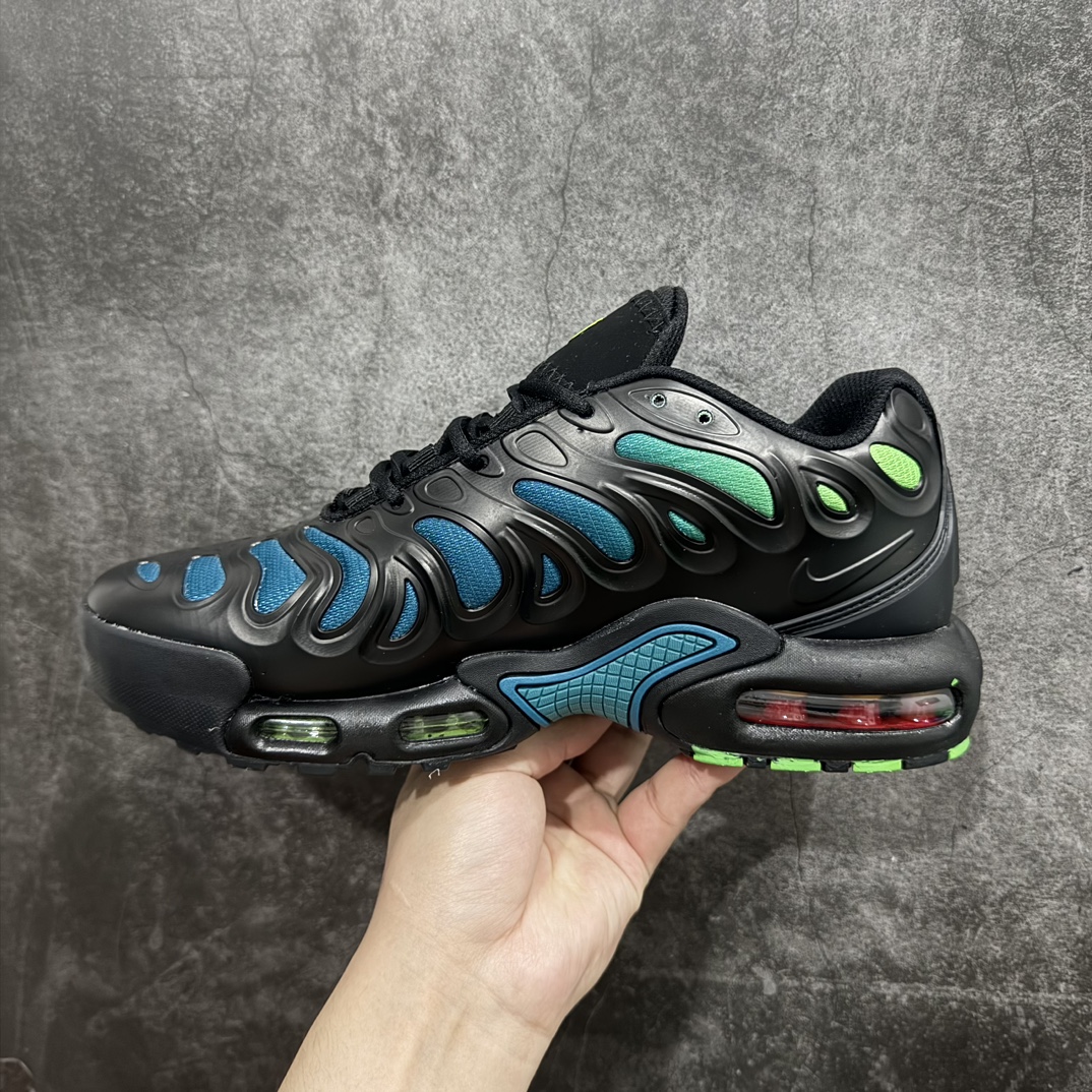 图片[2]-【公司级】NK Air Max Plus Drift 复古气垫跑鞋 FD4290-006nn中底造型大部分保留n仅在前段追加了加固上翻鞋面的经典轮廓得以重塑 带来更契合现代审美的外观整双鞋采用撞色妆点 鞋面采用网眼布和皮革材质打造 鞋舌处带有 3M 反光科技 鞋垫处和鞋后跟印有 “TN” 字样 彰显鞋款身份 配置方面中底搭载 Air Max 科技 保证了日常穿着的缓震性SIZE：40 40.5 41 42 42.5 43 44 44.5 45 编码：FS250270-鞋库